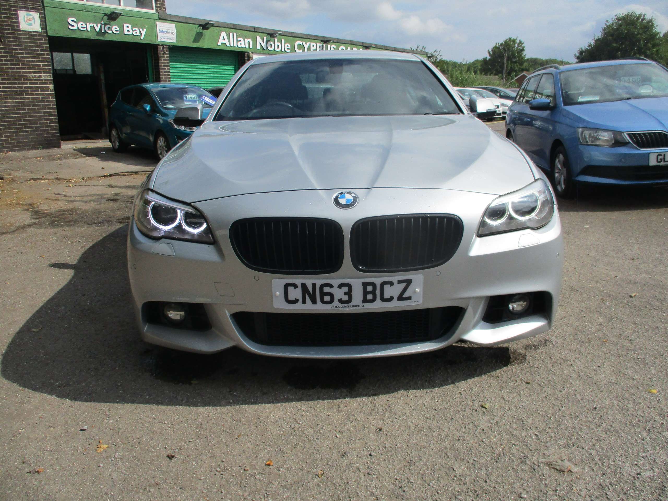 A 2013 BMW 5 SERIES 2.0 520d M Sport Saloon 4dr Diesel Auto Euro 6 (s/s) (184 ps) A 2013 BMW 5 SERIES 2.0 520d M Sport Saloon 4dr Diesel Auto Euro 6 (s/s) (184 ps)