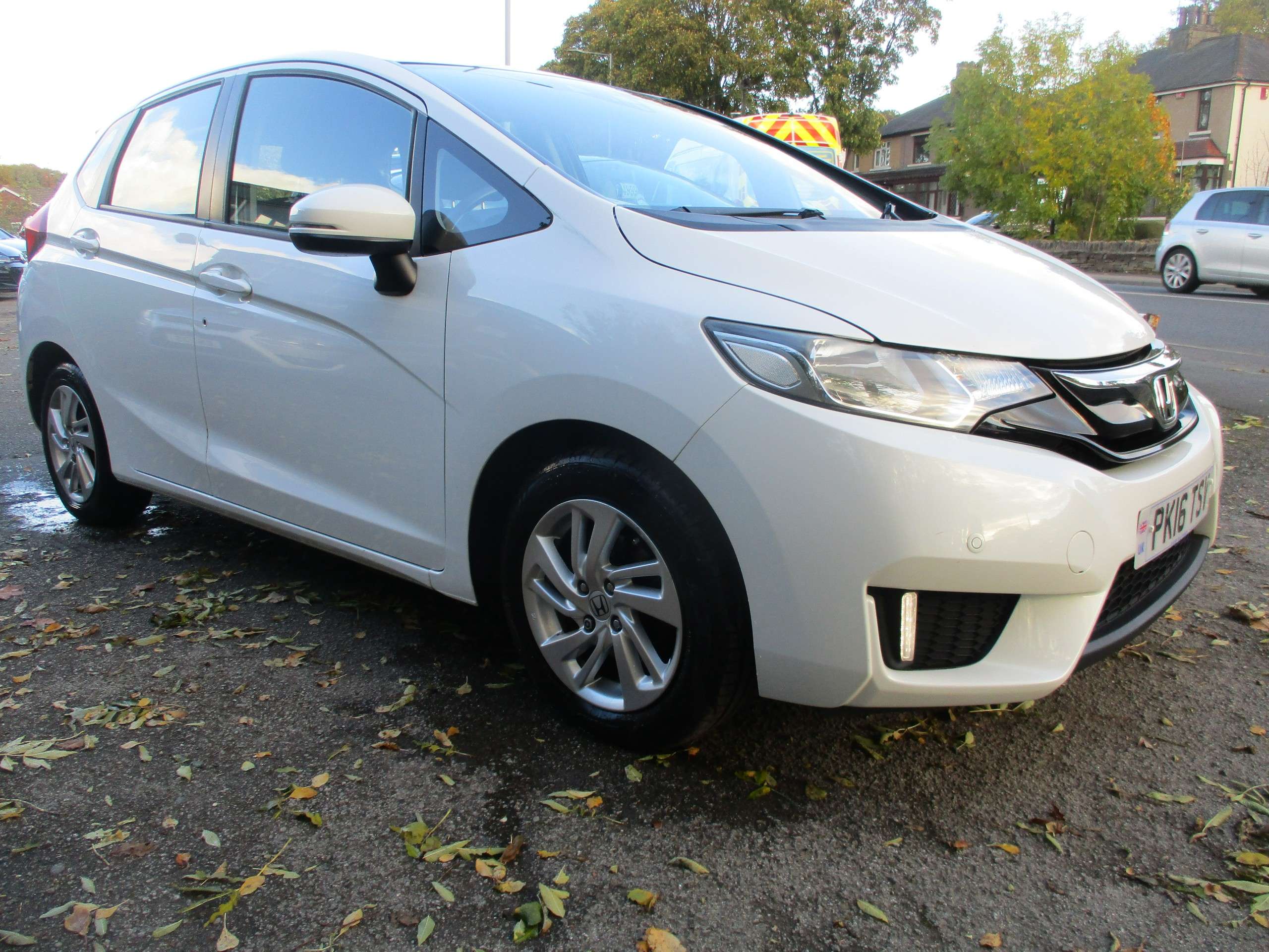 A 2016 HONDA JAZZ 1.3 i-VTEC SE Hatchback 5dr Petrol Manual Euro 6 (s/s) (102 ps) A 2016 HONDA JAZZ 1.3 i-VTEC SE Hatchback 5dr Petrol Manual Euro 6 (s/s) (102 ps)