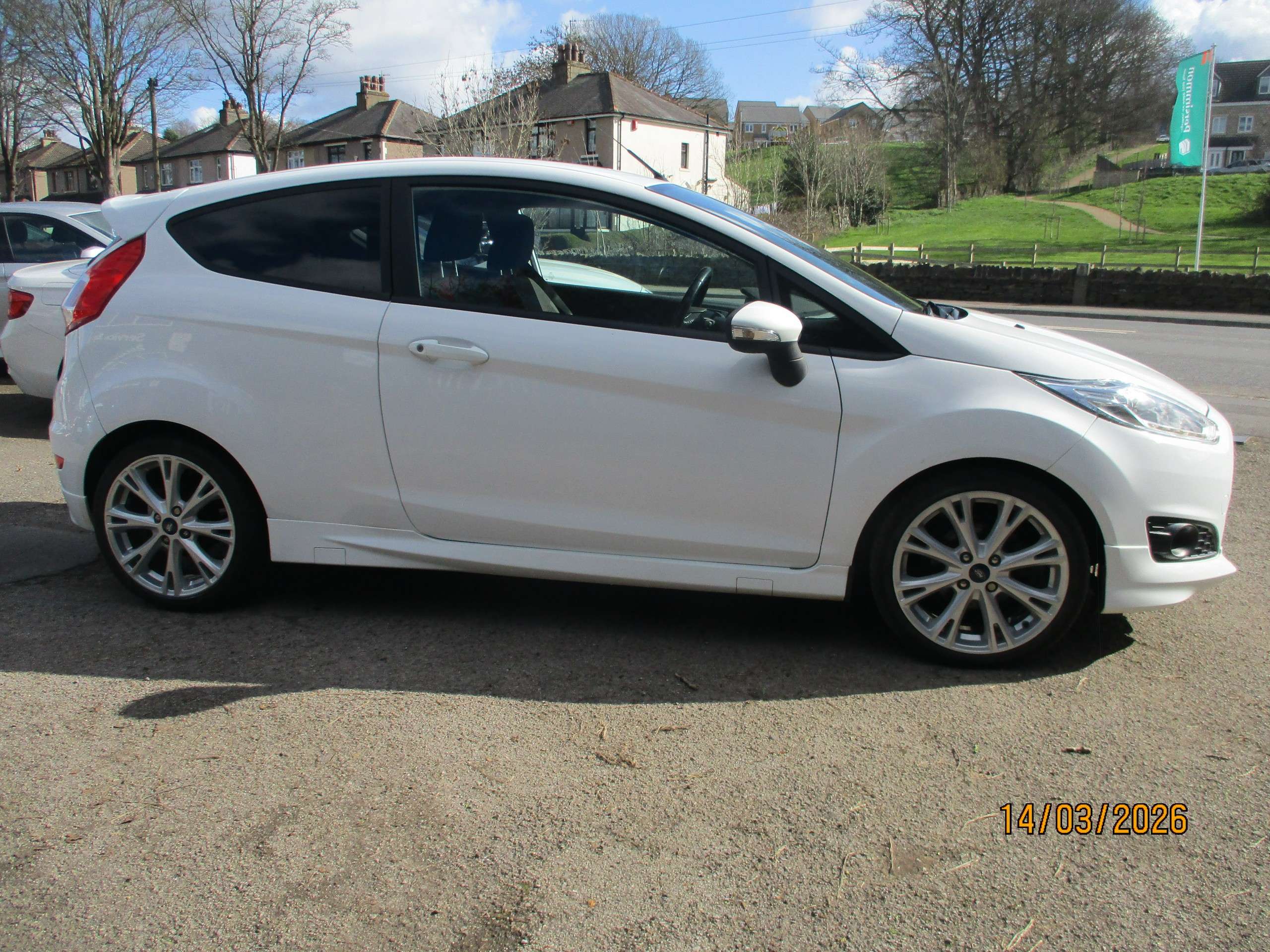 A 2016 FORD FIESTA 1.0T EcoBoost Zetec S Hatchback 3dr Petrol Manual Euro 6 (s/s) (125 ps) A 2016 FORD FIESTA 1.0T EcoBoost Zetec S Hatchback 3dr Petrol Manual Euro 6 (s/s) (125 ps)