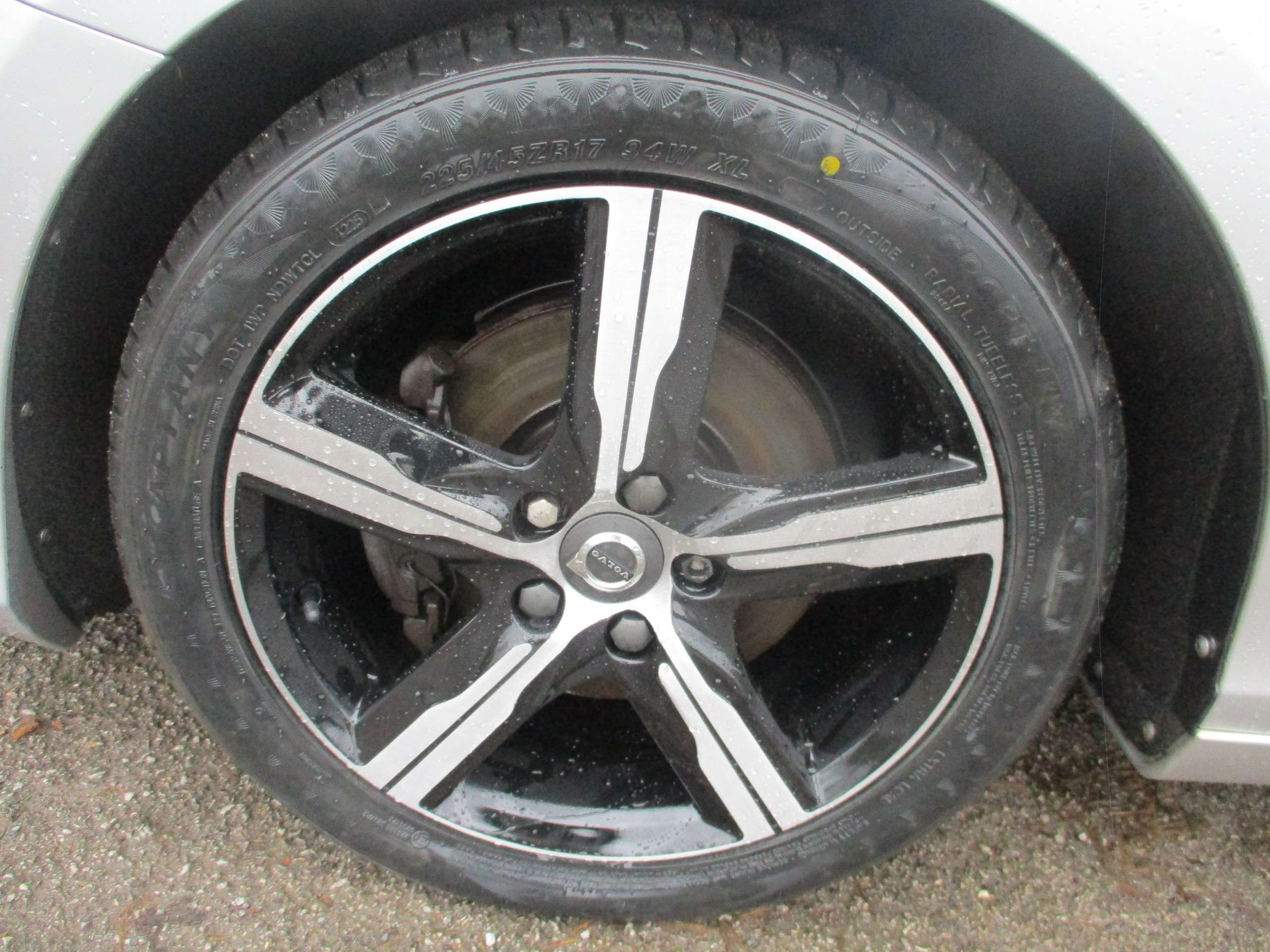 2017 VOLVO V40 2017 VOLVO V40