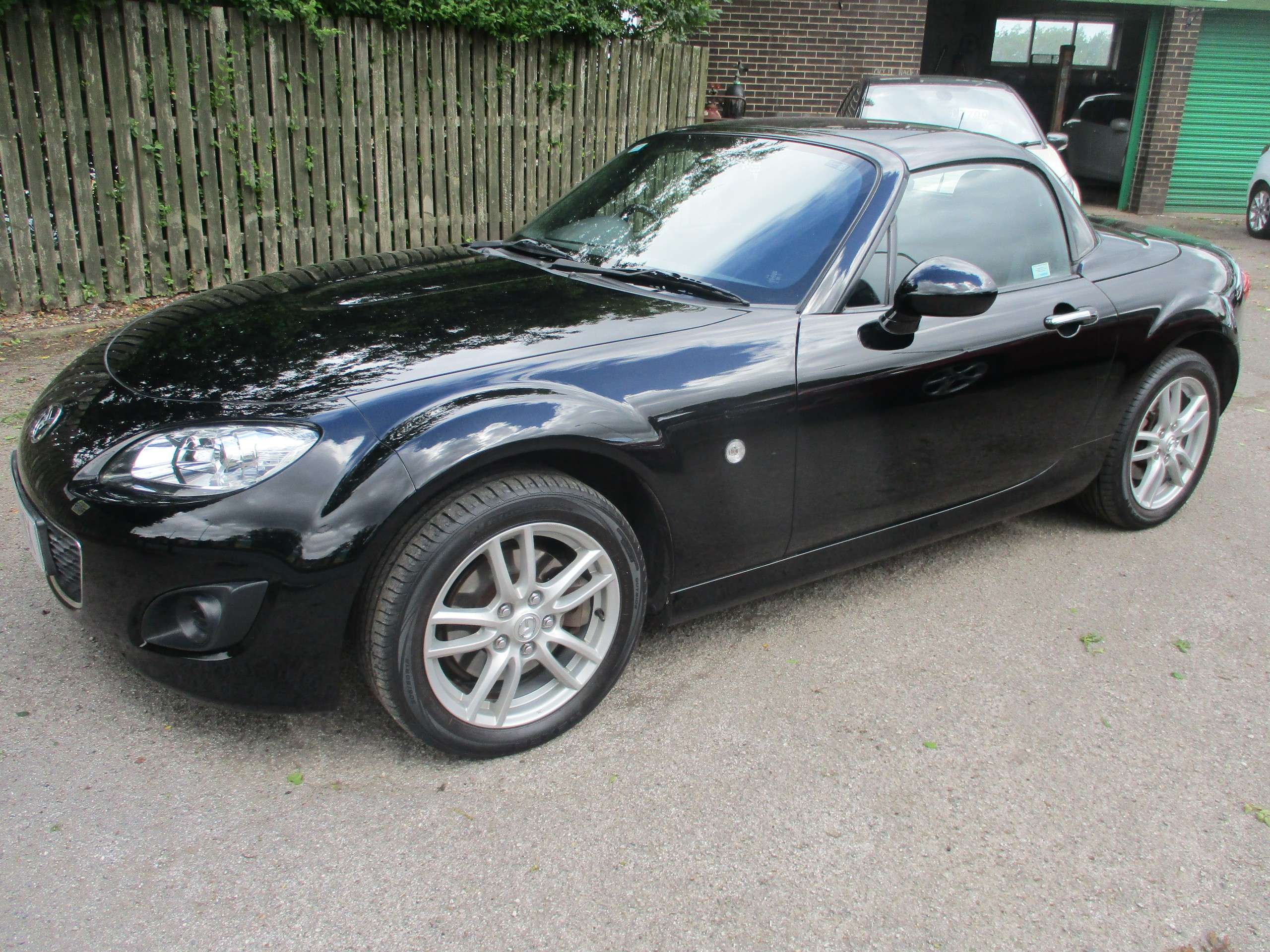 A 2012 MAZDA MX-5 1.8i SE Roadster 2dr Petrol Manual Euro 5 (126 ps) A 2012 MAZDA MX-5 1.8i SE Roadster 2dr Petrol Manual Euro 5 (126 ps)