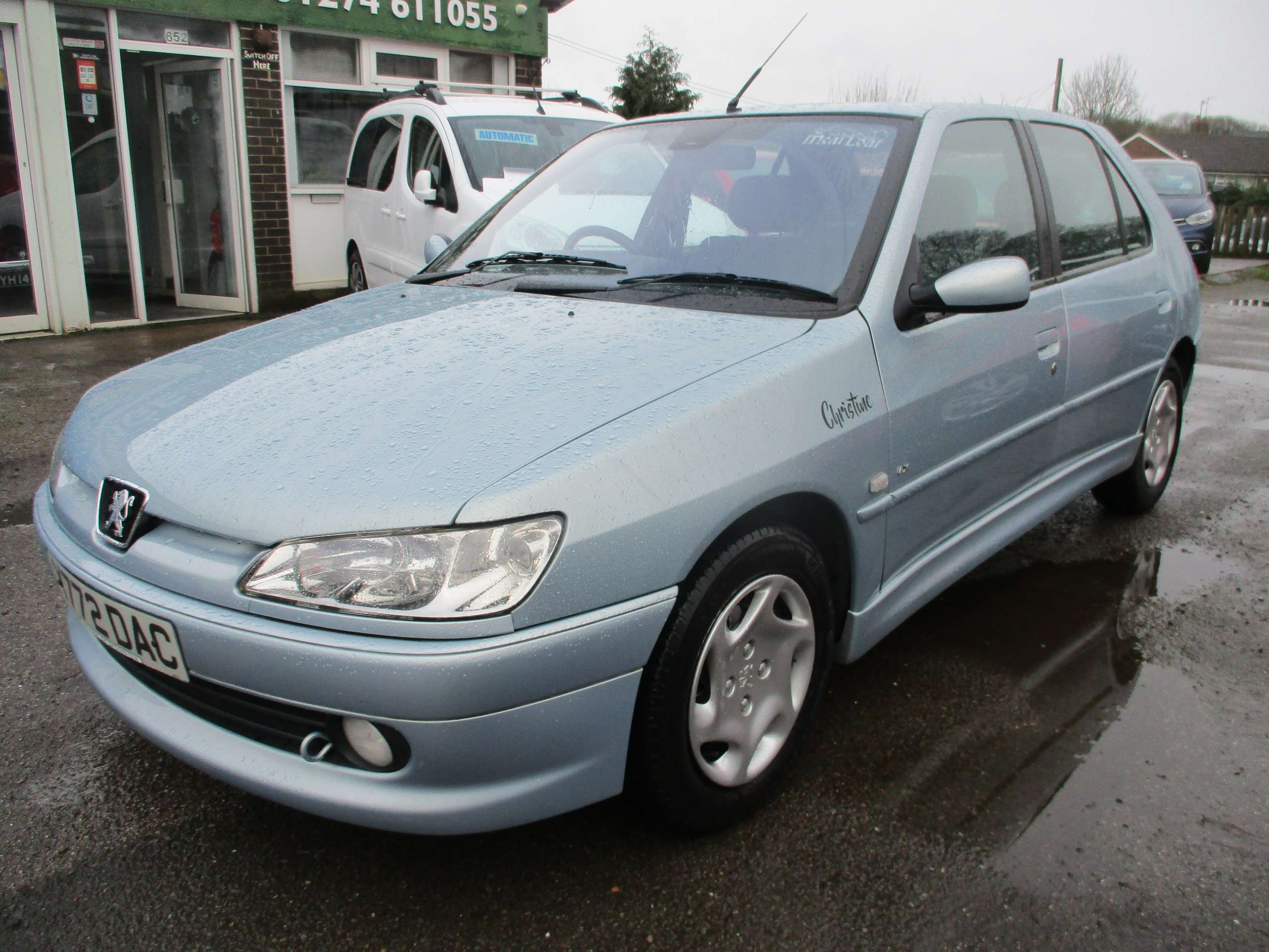 A 2001 PEUGEOT 306 1.9D LX Hatchback 5dr Diesel Manual (sunroof) (164 g/km, 70 bhp) A 2001 PEUGEOT 306 1.9D LX Hatchback 5dr Diesel Manual (sunroof) (164 g/km, 70 bhp)