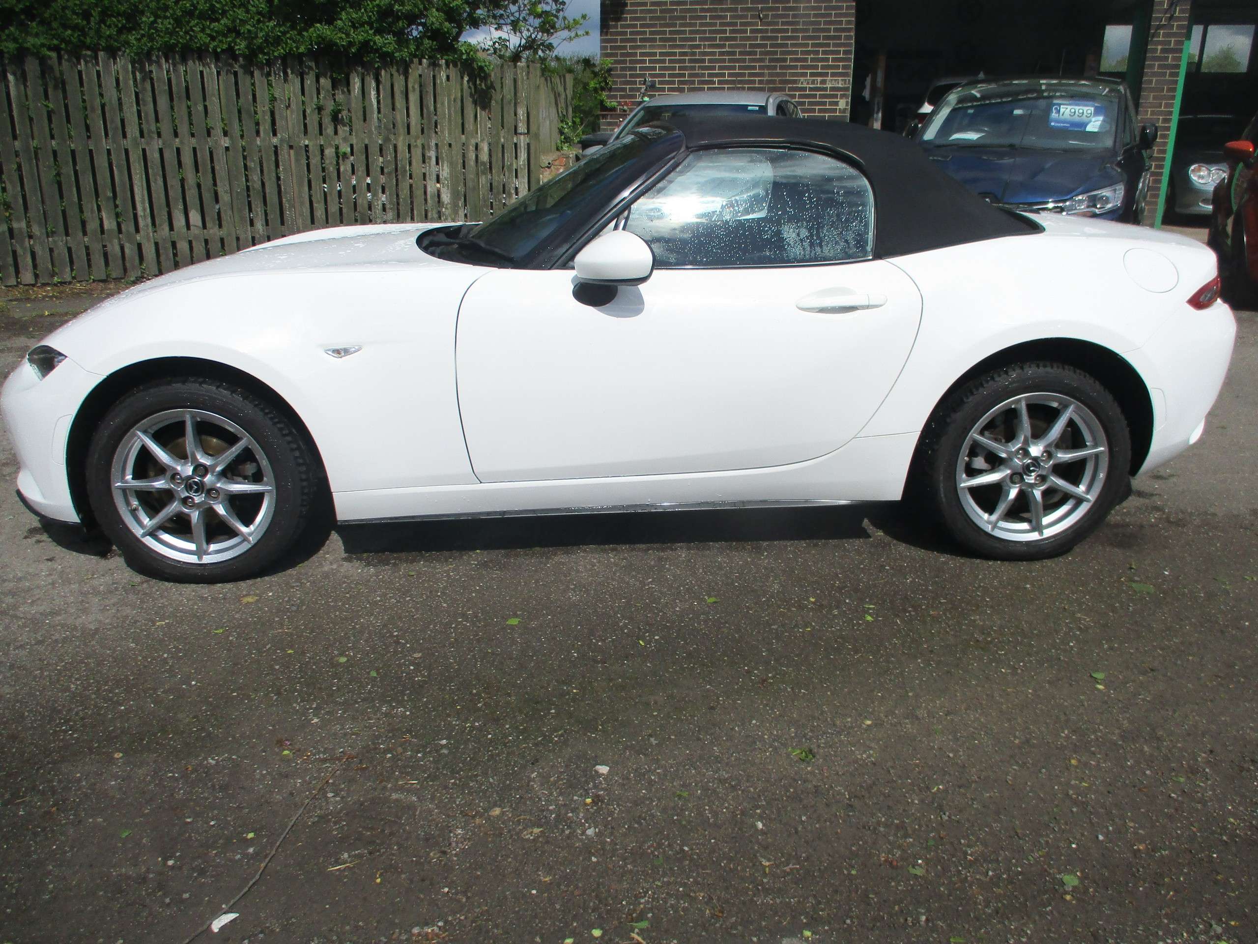 A 2018 MAZDA MX-5 1.5 SKYACTIV-G SE Convertible 2dr Petrol Manual Euro 6 (131 ps) A 2018 MAZDA MX-5 1.5 SKYACTIV-G SE Convertible 2dr Petrol Manual Euro 6 (131 ps)