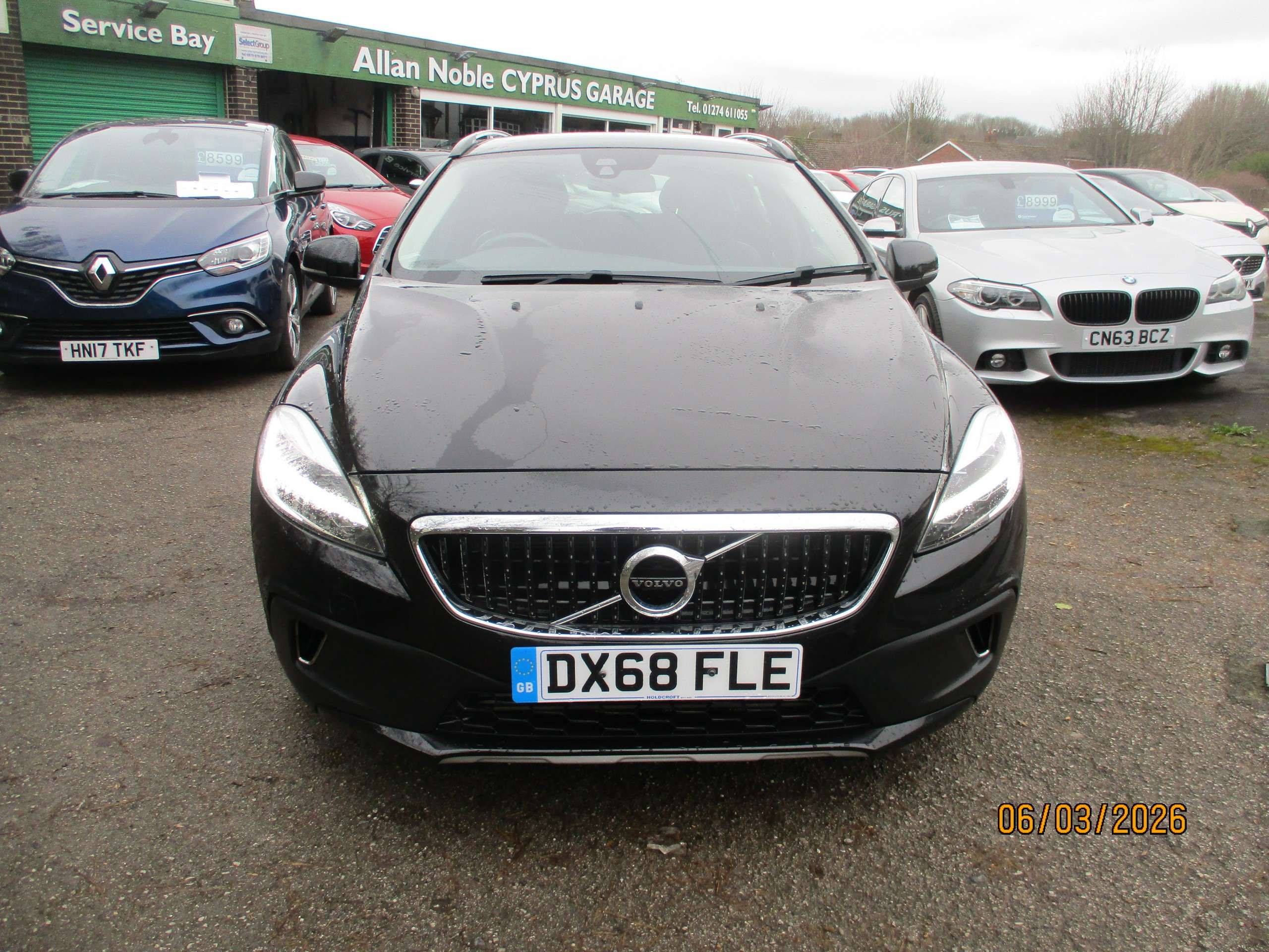 A 2018 VOLVO V40 CROSS COUNTRY 2.0 T3 Hatchback 5dr Petrol Manual Euro 6 (s/s) (152 ps) A 2018 VOLVO V40 CROSS COUNTRY 2.0 T3 Hatchback 5dr Petrol Manual Euro 6 (s/s) (152 ps)