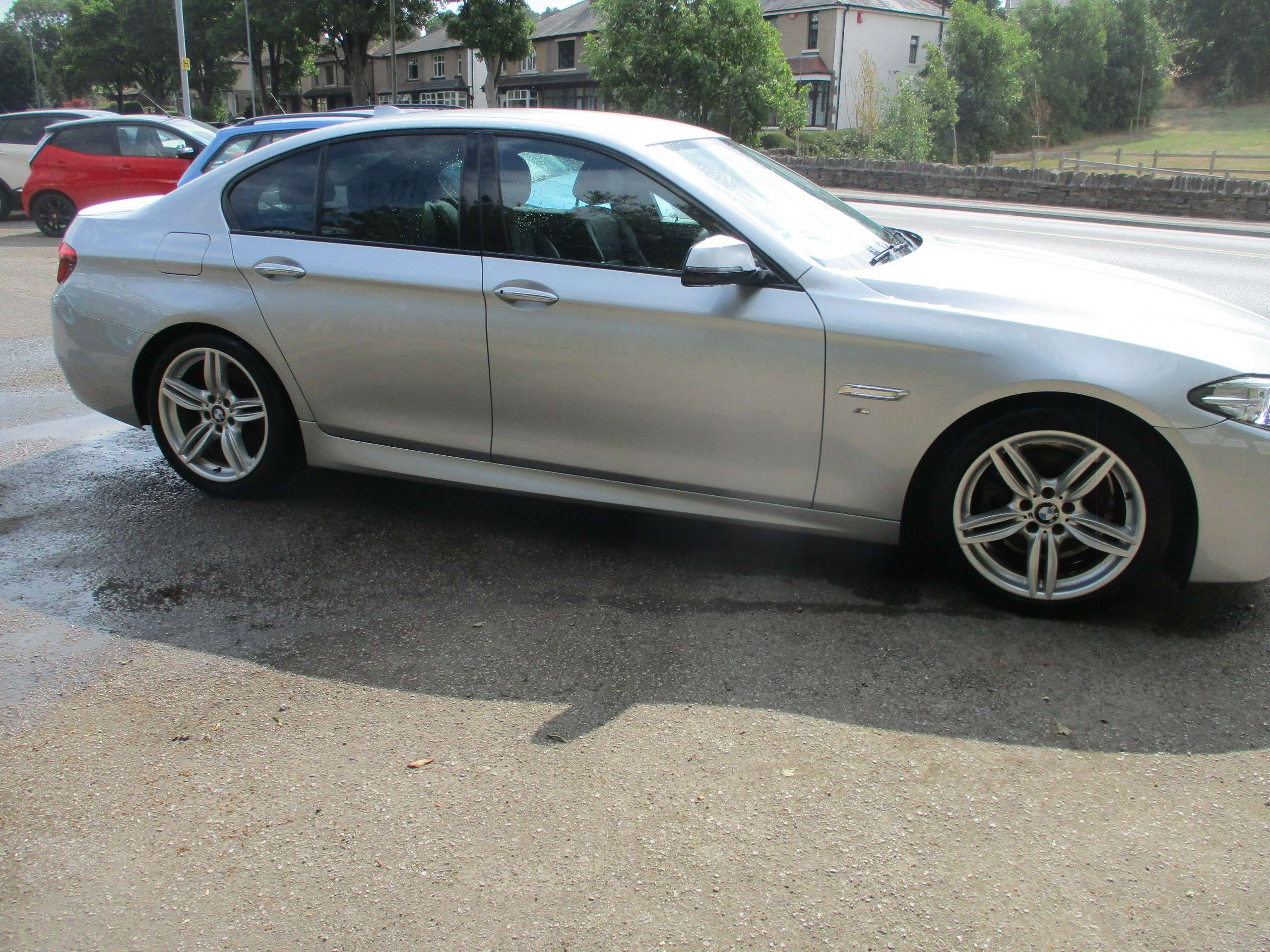 A 2013 BMW 5 SERIES 2.0 520d M Sport Saloon 4dr Diesel Auto Euro 6 (s/s) (184 ps) A 2013 BMW 5 SERIES 2.0 520d M Sport Saloon 4dr Diesel Auto Euro 6 (s/s) (184 ps)