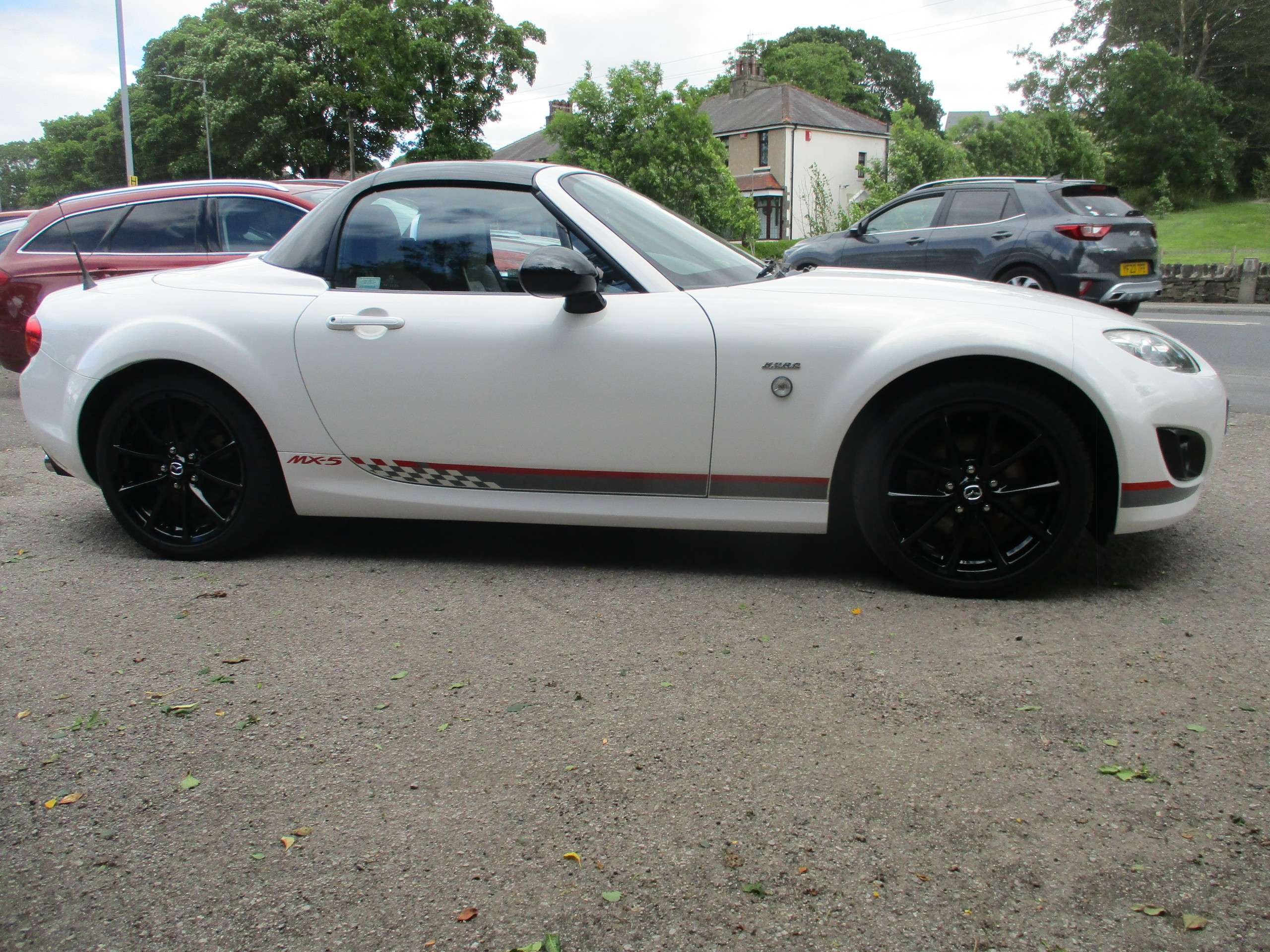 A 2012 MAZDA MX-5 2.0i Kuro Roadster 2dr Petrol Manual Euro 5 (160 ps) A 2012 MAZDA MX-5 2.0i Kuro Roadster 2dr Petrol Manual Euro 5 (160 ps)