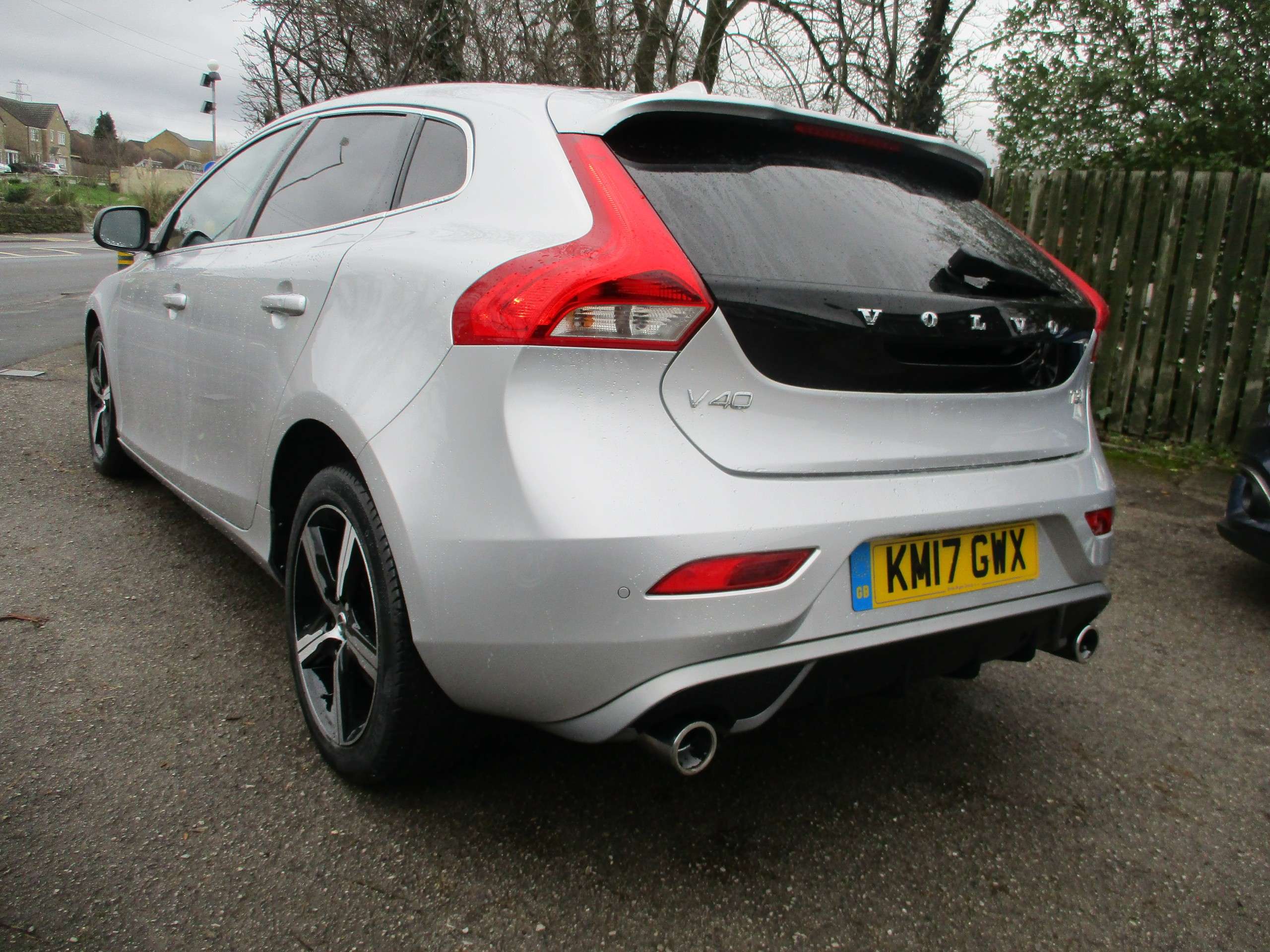 2017 VOLVO V40 2017 VOLVO V40