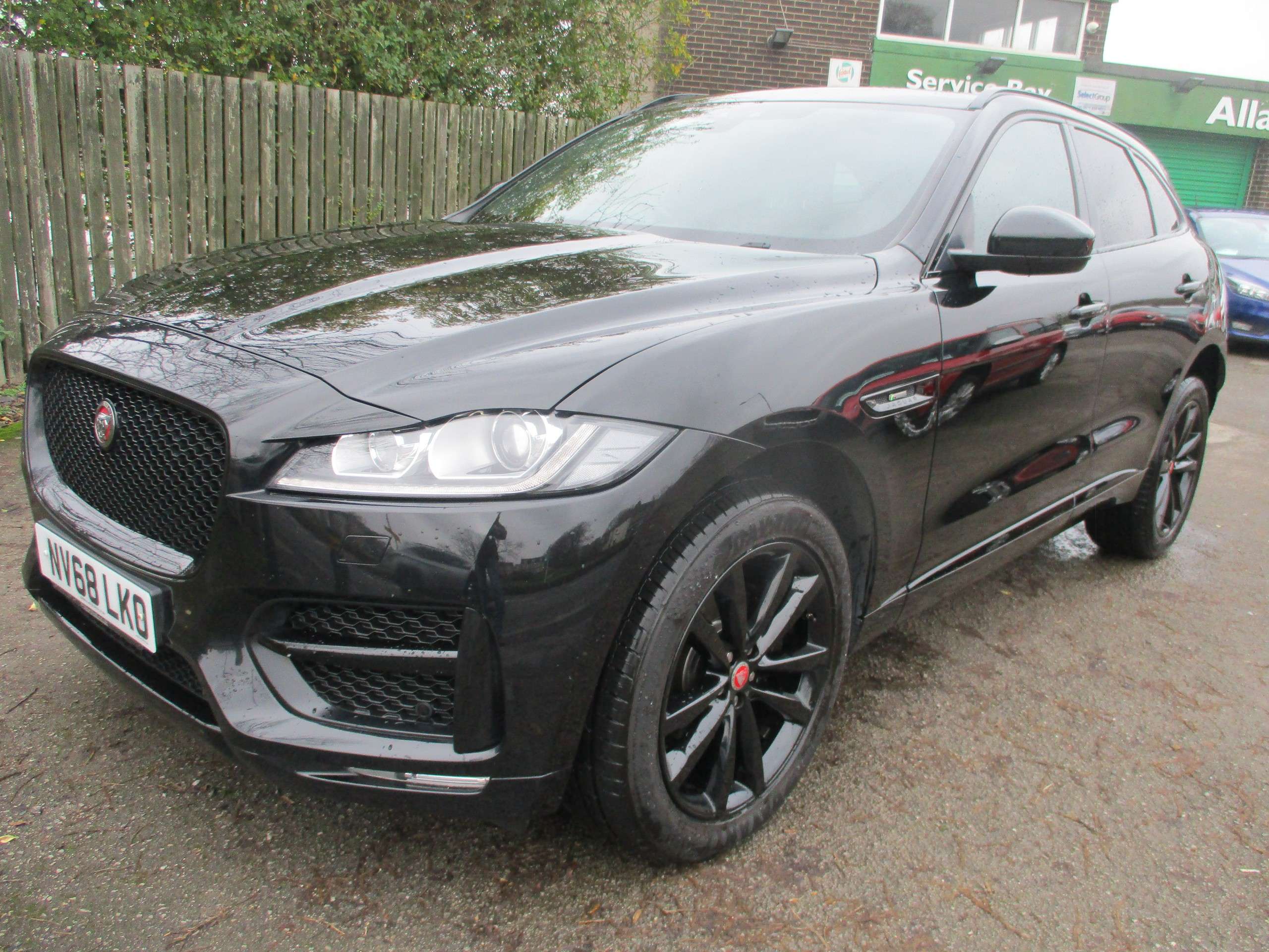 A 2018 JAGUAR F-PACE 2.0 D180 R-Sport SUV 5dr Diesel Auto AWD Euro 6 (s/s) (180 ps) A 2018 JAGUAR F-PACE 2.0 D180 R-Sport SUV 5dr Diesel Auto AWD Euro 6 (s/s) (180 ps)