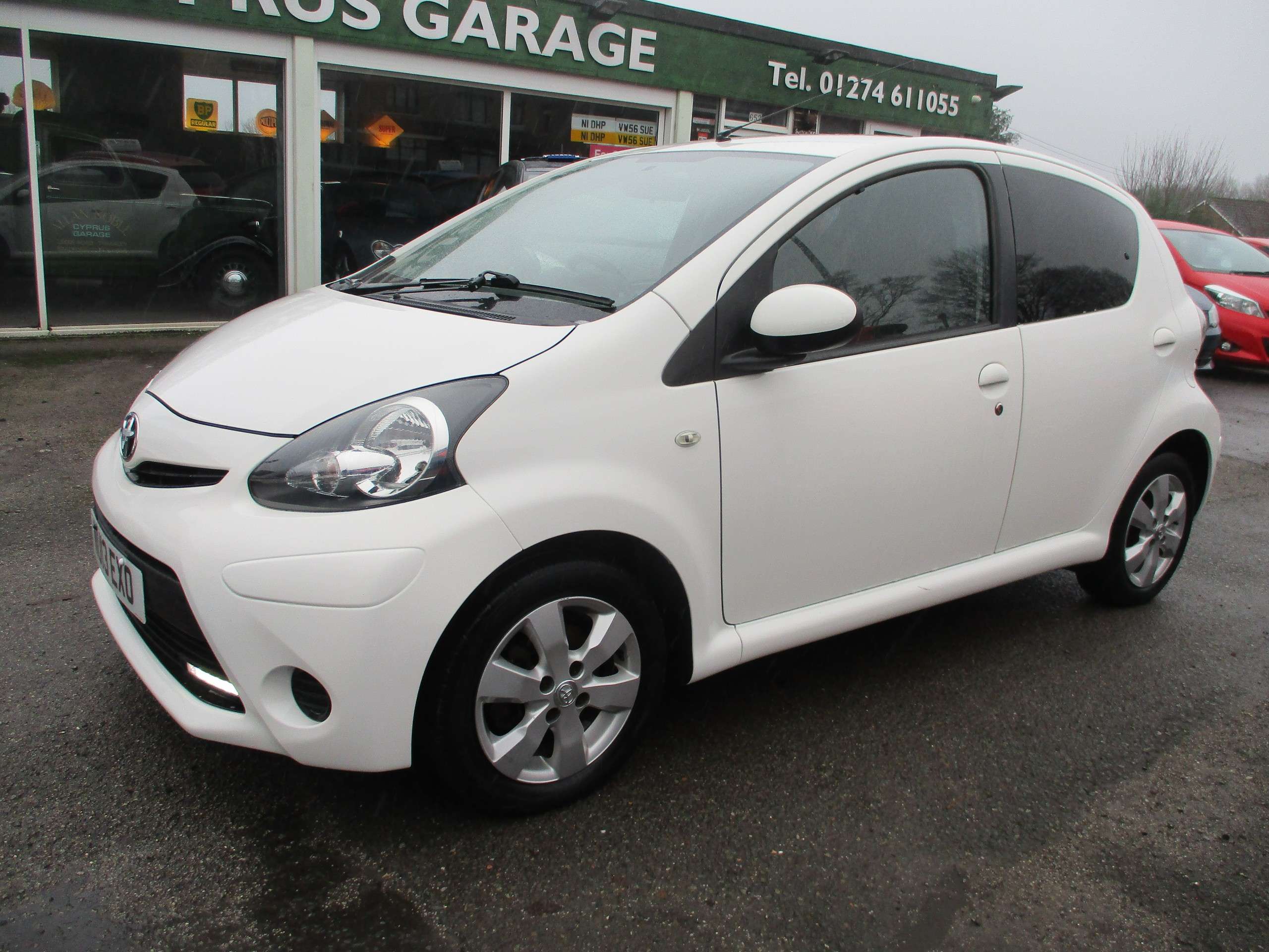 A 2013 TOYOTA AYGO 1.0 VVT-i Hatchback 5dr Petrol Manual Euro 5 (67 ps) A 2013 TOYOTA AYGO 1.0 VVT-i Hatchback 5dr Petrol Manual Euro 5 (67 ps)