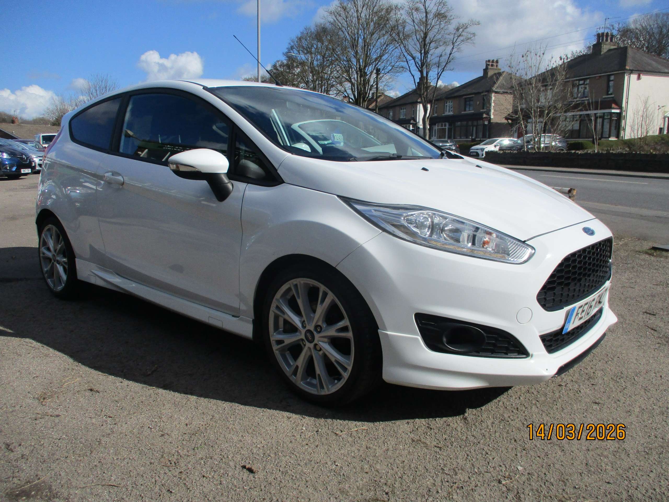 A 2016 FORD FIESTA 1.0T EcoBoost Zetec S Hatchback 3dr Petrol Manual Euro 6 (s/s) (125 ps) A 2016 FORD FIESTA 1.0T EcoBoost Zetec S Hatchback 3dr Petrol Manual Euro 6 (s/s) (125 ps)