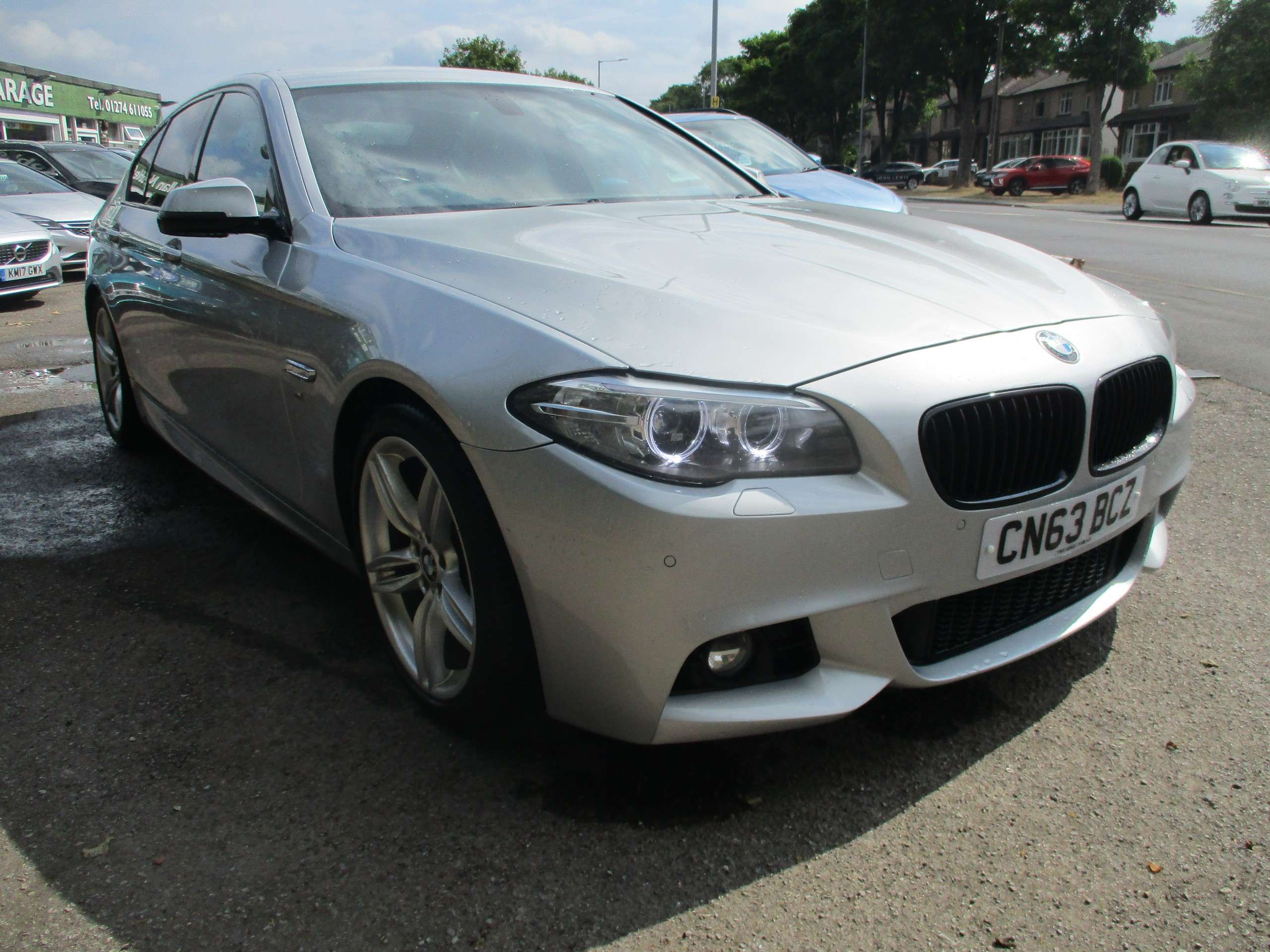A 2013 BMW 5 SERIES 2.0 520d M Sport Saloon 4dr Diesel Auto Euro 6 (s/s) (184 ps) A 2013 BMW 5 SERIES 2.0 520d M Sport Saloon 4dr Diesel Auto Euro 6 (s/s) (184 ps)