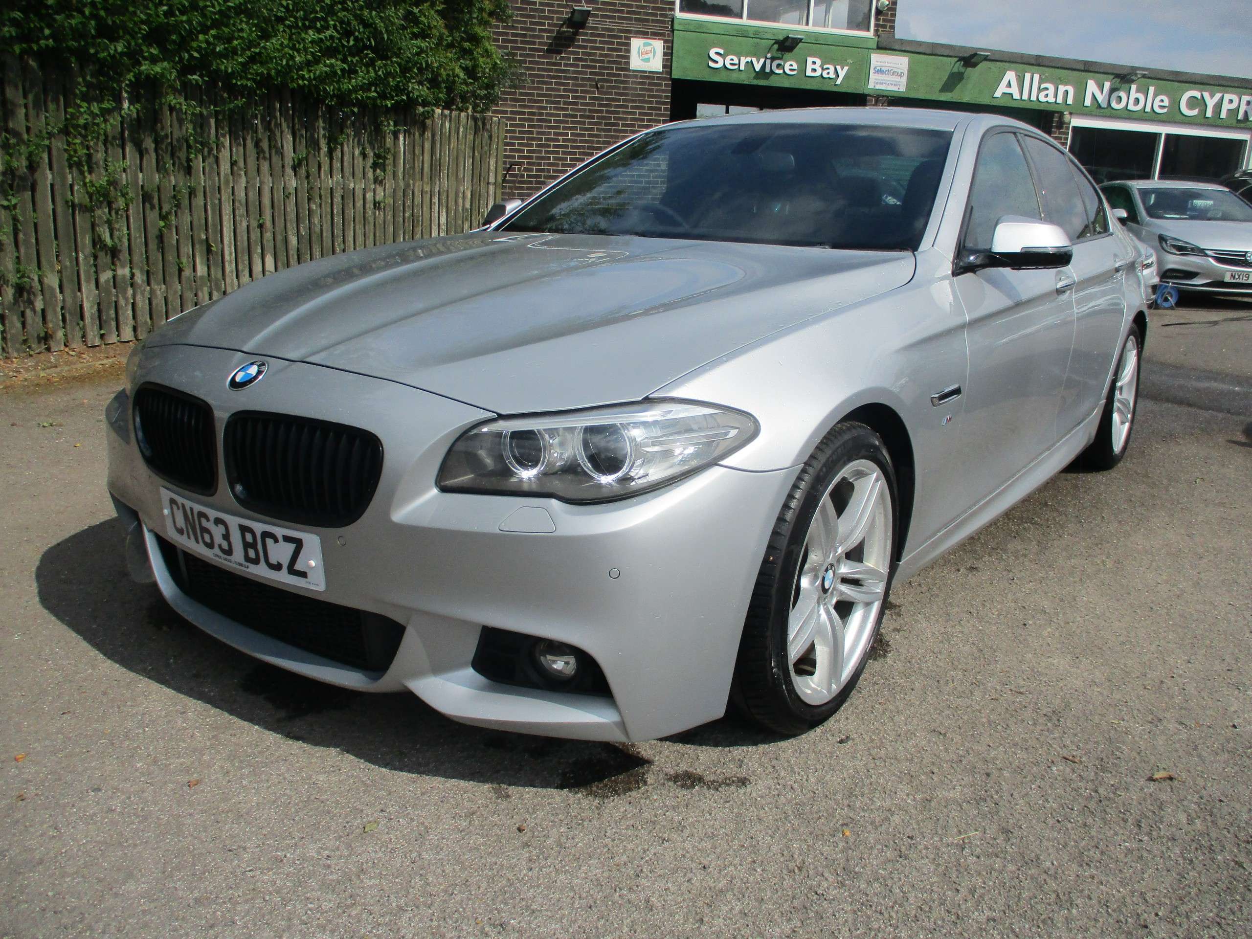 A 2013 BMW 5 SERIES 2.0 520d M Sport Saloon 4dr Diesel Auto Euro 6 (s/s) (184 ps) A 2013 BMW 5 SERIES 2.0 520d M Sport Saloon 4dr Diesel Auto Euro 6 (s/s) (184 ps)