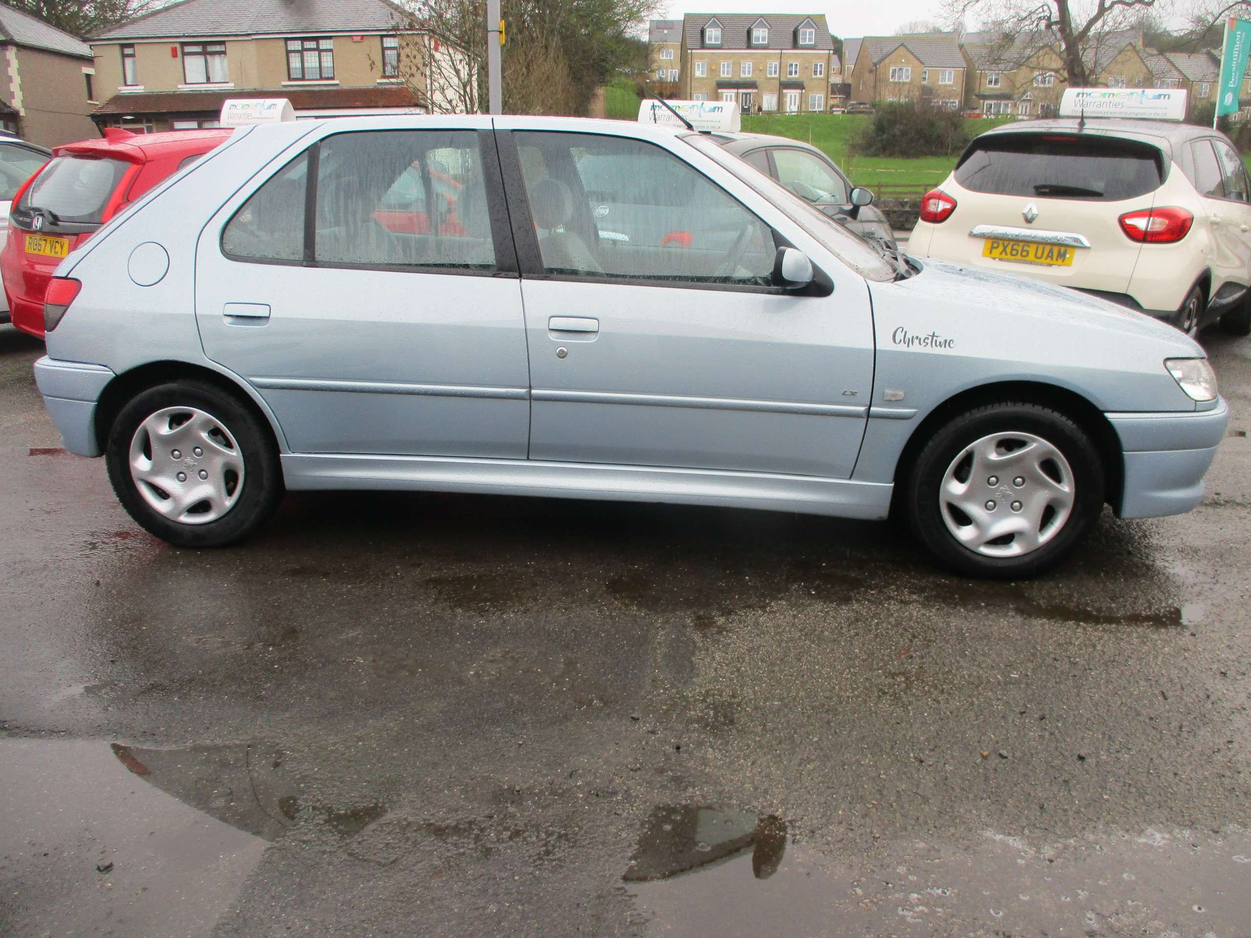 A 2001 PEUGEOT 306 1.9D LX Hatchback 5dr Diesel Manual (sunroof) (164 g/km, 70 bhp) A 2001 PEUGEOT 306 1.9D LX Hatchback 5dr Diesel Manual (sunroof) (164 g/km, 70 bhp)
