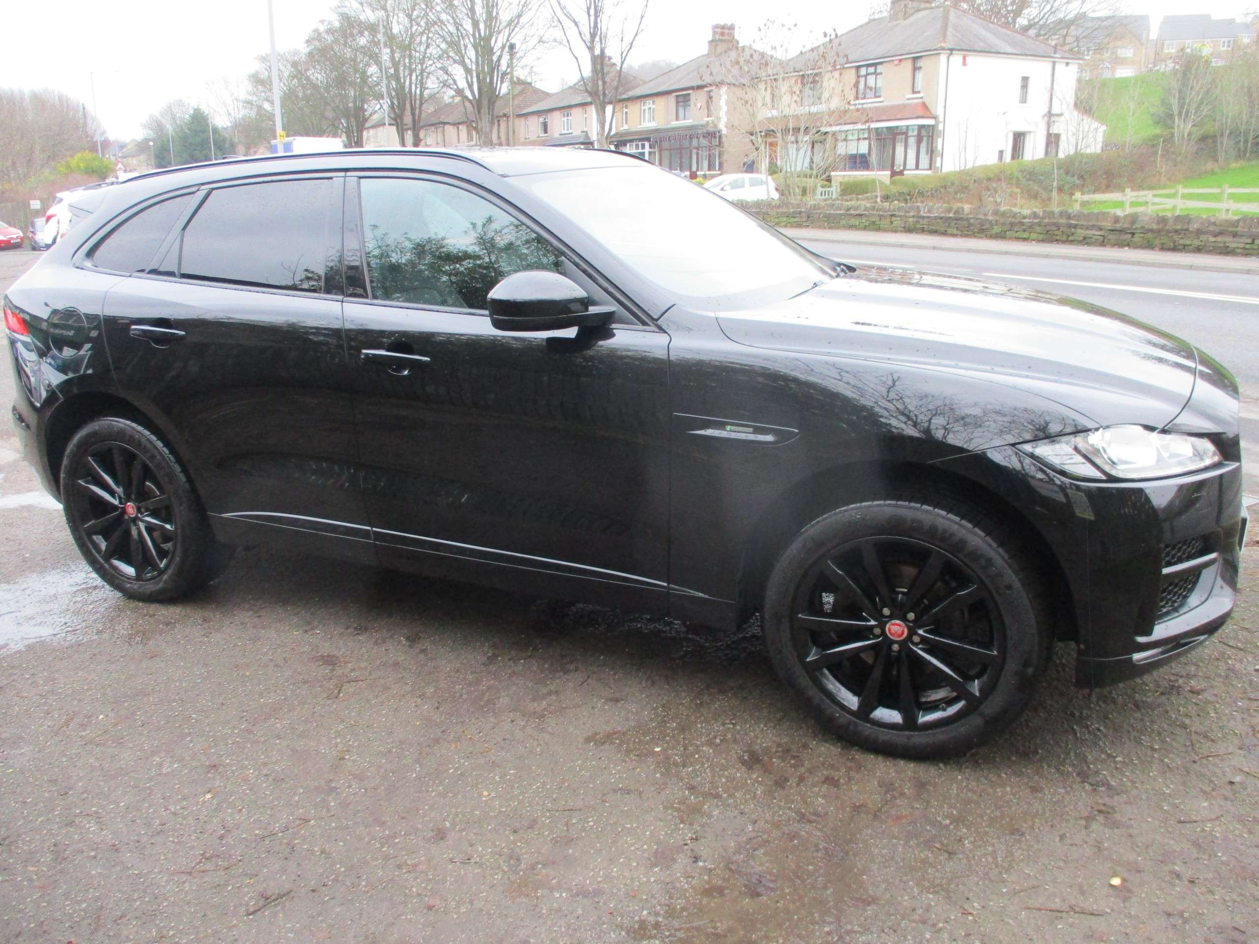 A 2018 JAGUAR F-PACE 2.0 D180 R-Sport SUV 5dr Diesel Auto AWD Euro 6 (s/s) (180 ps) A 2018 JAGUAR F-PACE 2.0 D180 R-Sport SUV 5dr Diesel Auto AWD Euro 6 (s/s) (180 ps)