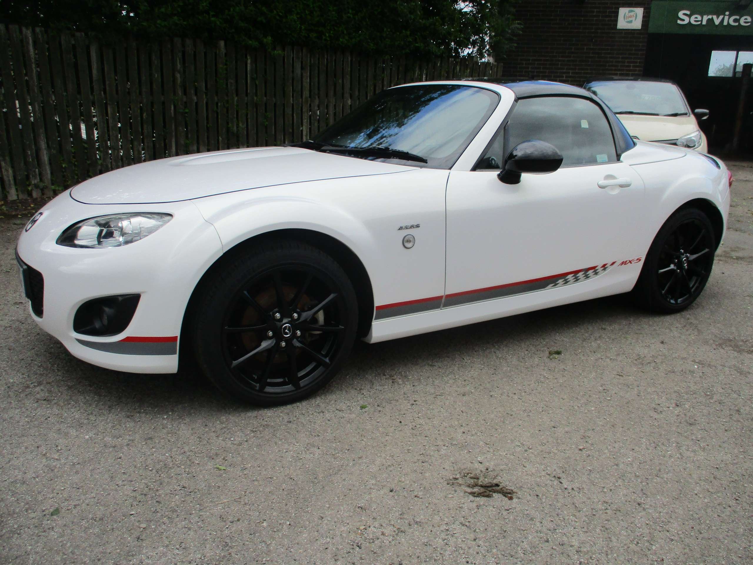 A 2012 MAZDA MX-5 2.0i Kuro Roadster 2dr Petrol Manual Euro 5 (160 ps) A 2012 MAZDA MX-5 2.0i Kuro Roadster 2dr Petrol Manual Euro 5 (160 ps)