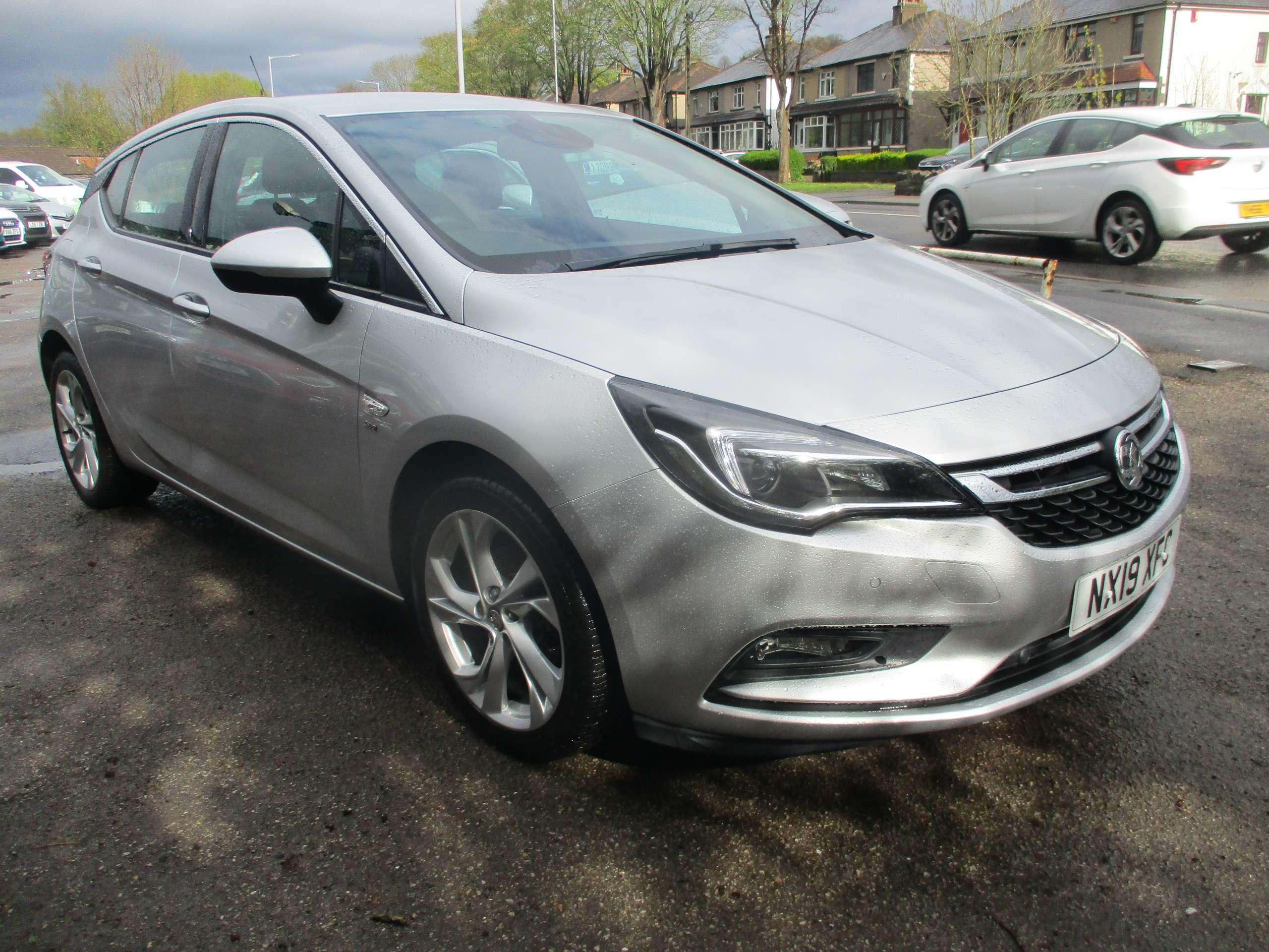 A 2019 VAUXHALL ASTRA 1.0i Turbo ecoTEC SRi Hatchback 5dr Petrol Manual Euro 6 (s/s) (105 ps) A 2019 VAUXHALL ASTRA 1.0i Turbo ecoTEC SRi Hatchback 5dr Petrol Manual Euro 6 (s/s) (105 ps)