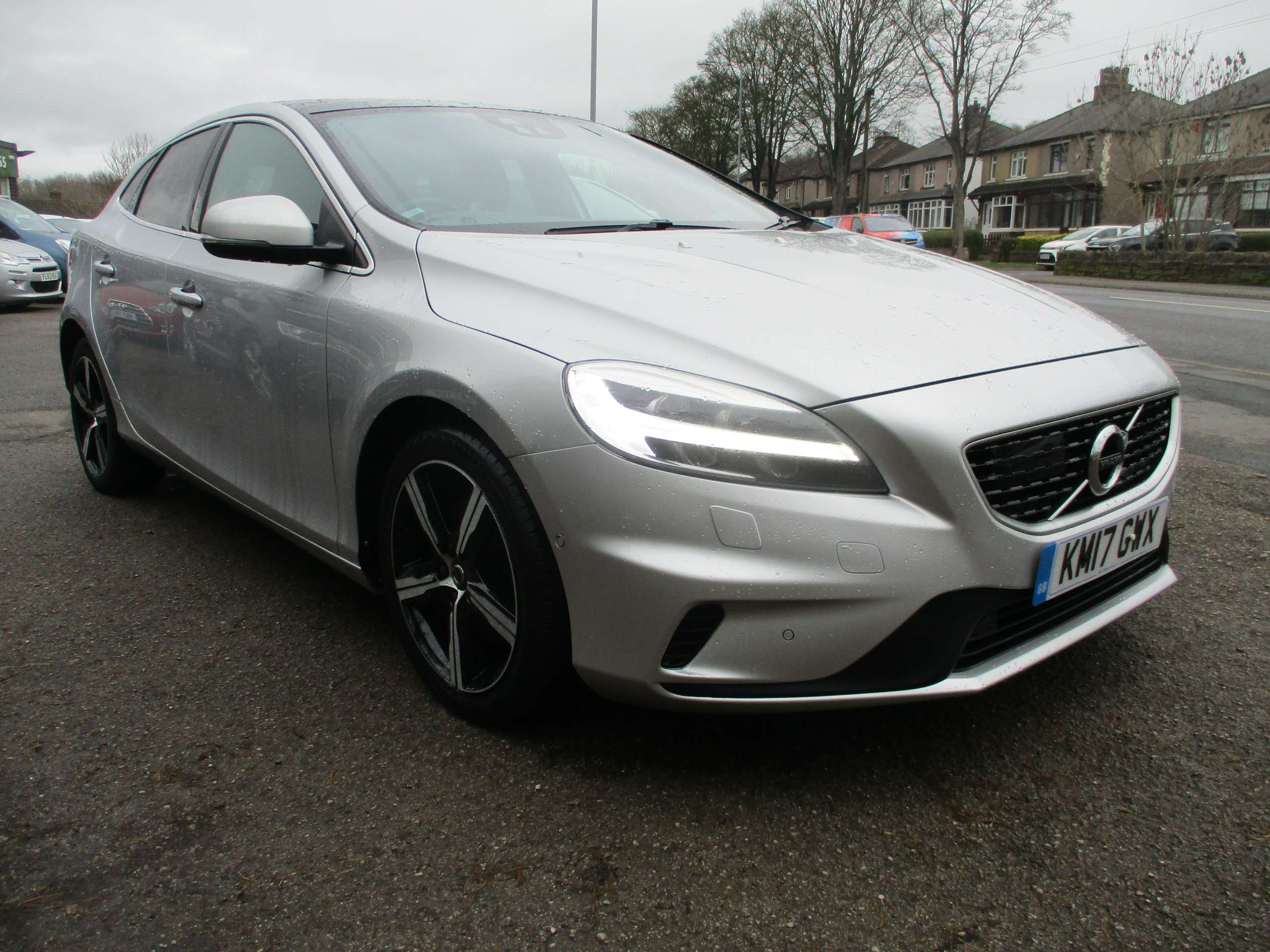 2017 VOLVO V40 2017 VOLVO V40