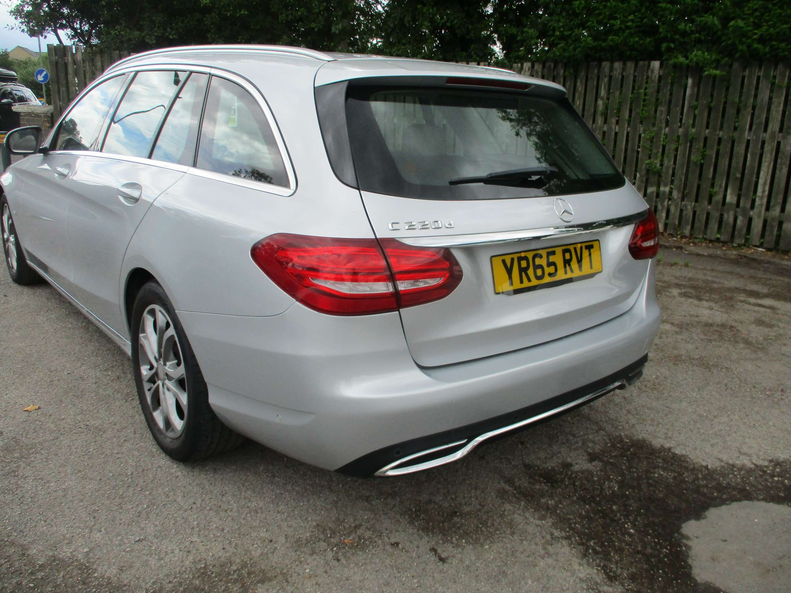 A 2015 MERCEDES-BENZ C CLASS 2.1 C220d Sport Estate 5dr Diesel 7G-Tronic+ Euro 6 (s/s) (170 ps) A 2015 MERCEDES-BENZ C CLASS 2.1 C220d Sport Estate 5dr Diesel 7G-Tronic+ Euro 6 (s/s) (170 ps)