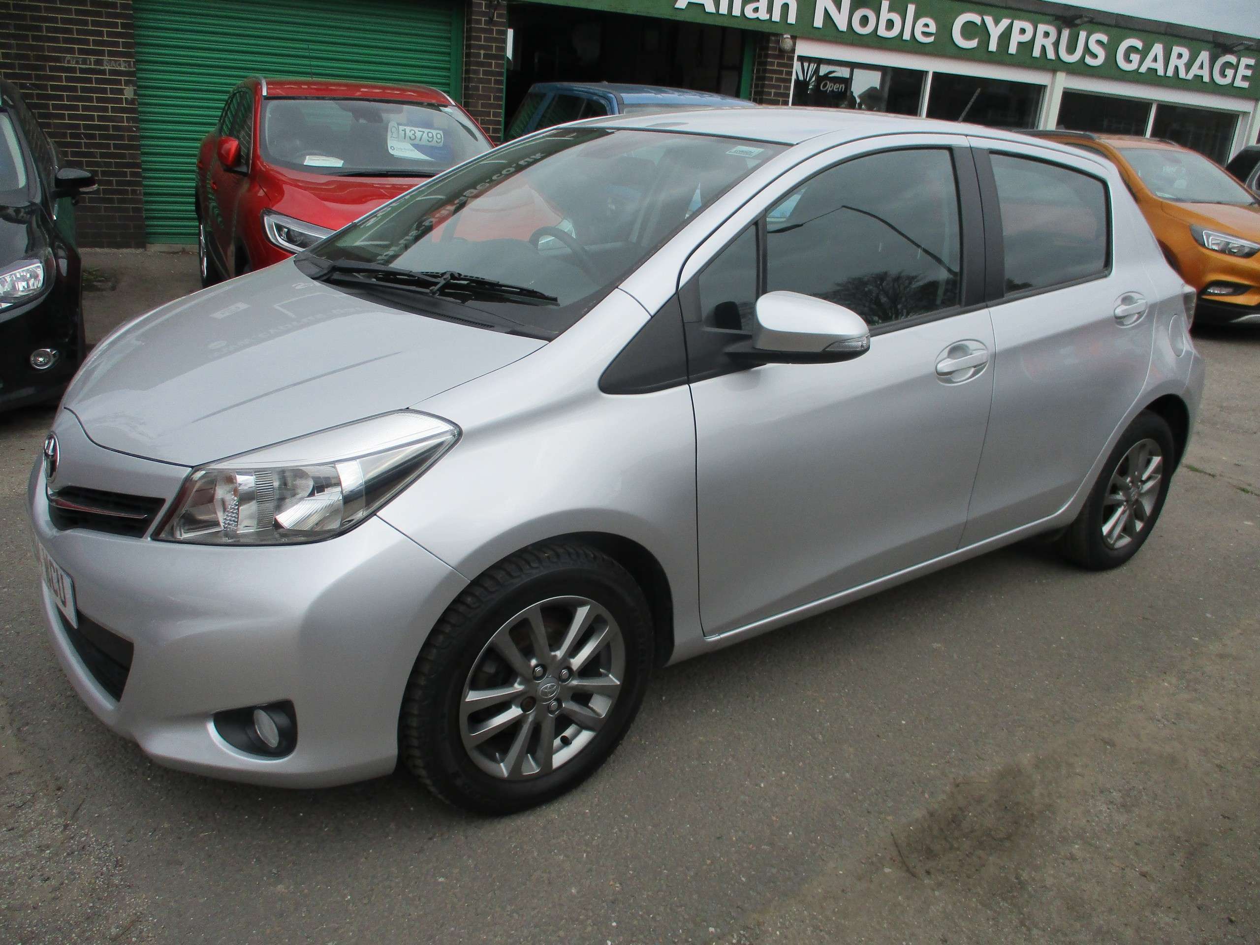 A 2014 TOYOTA YARIS VVT-I ICON PLUS A 2014 TOYOTA YARIS VVT-I ICON PLUS