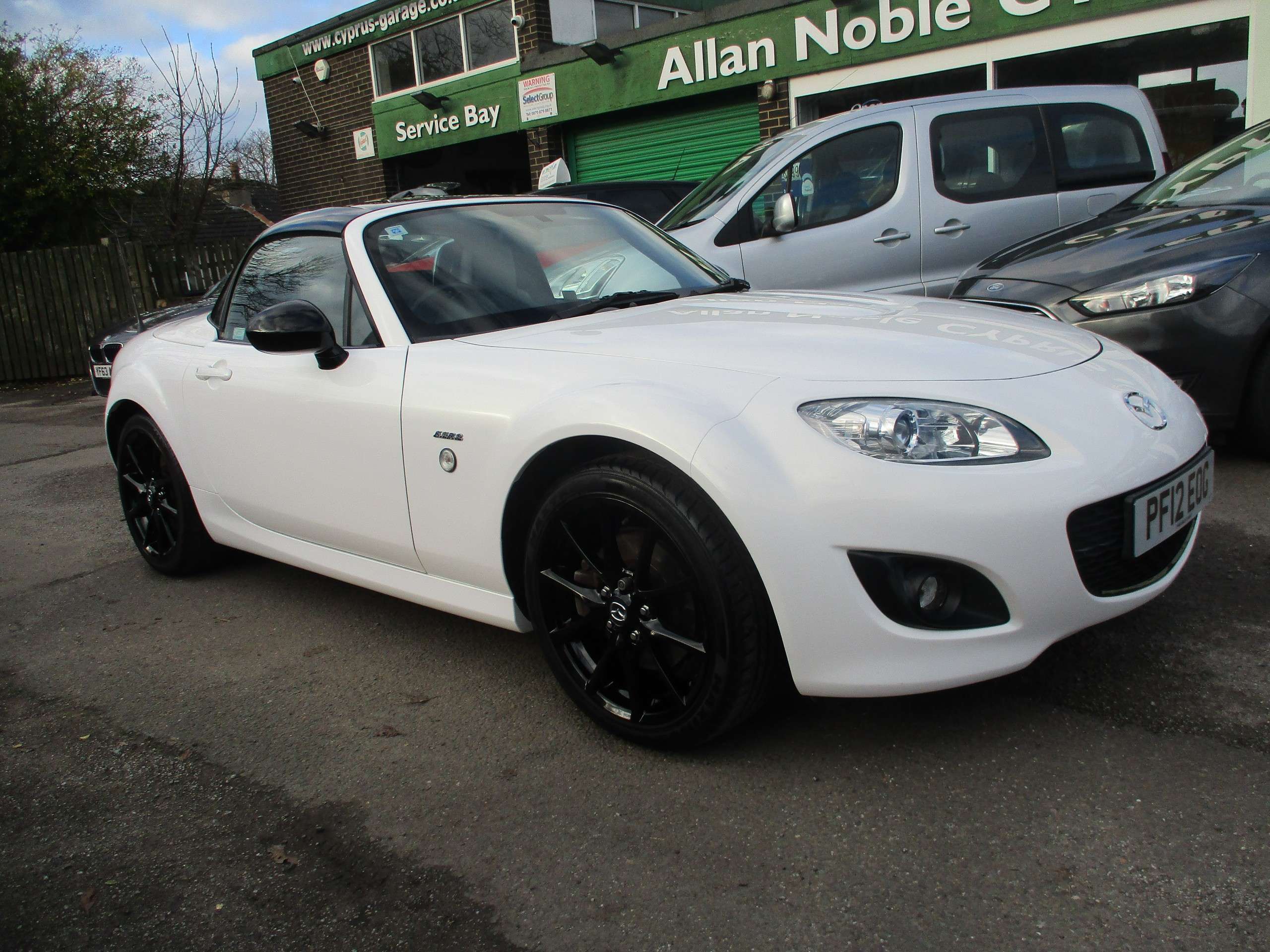 A 2012 MAZDA MX-5 2.0i Kuro Roadster 2dr Petrol Manual Euro 5 (160 ps) A 2012 MAZDA MX-5 2.0i Kuro Roadster 2dr Petrol Manual Euro 5 (160 ps)