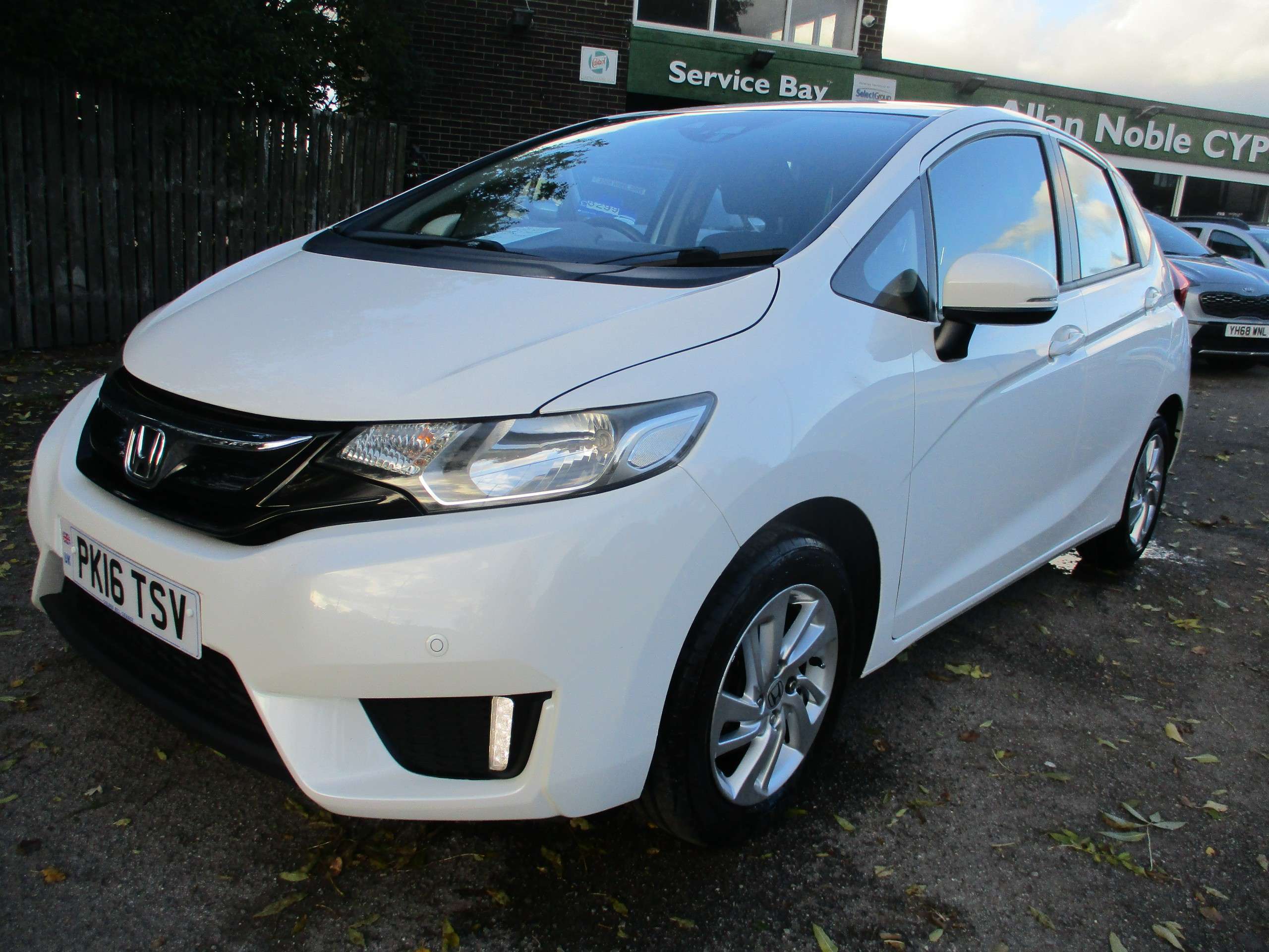 A 2016 HONDA JAZZ 1.3 i-VTEC SE Hatchback 5dr Petrol Manual Euro 6 (s/s) (102 ps) A 2016 HONDA JAZZ 1.3 i-VTEC SE Hatchback 5dr Petrol Manual Euro 6 (s/s) (102 ps)
