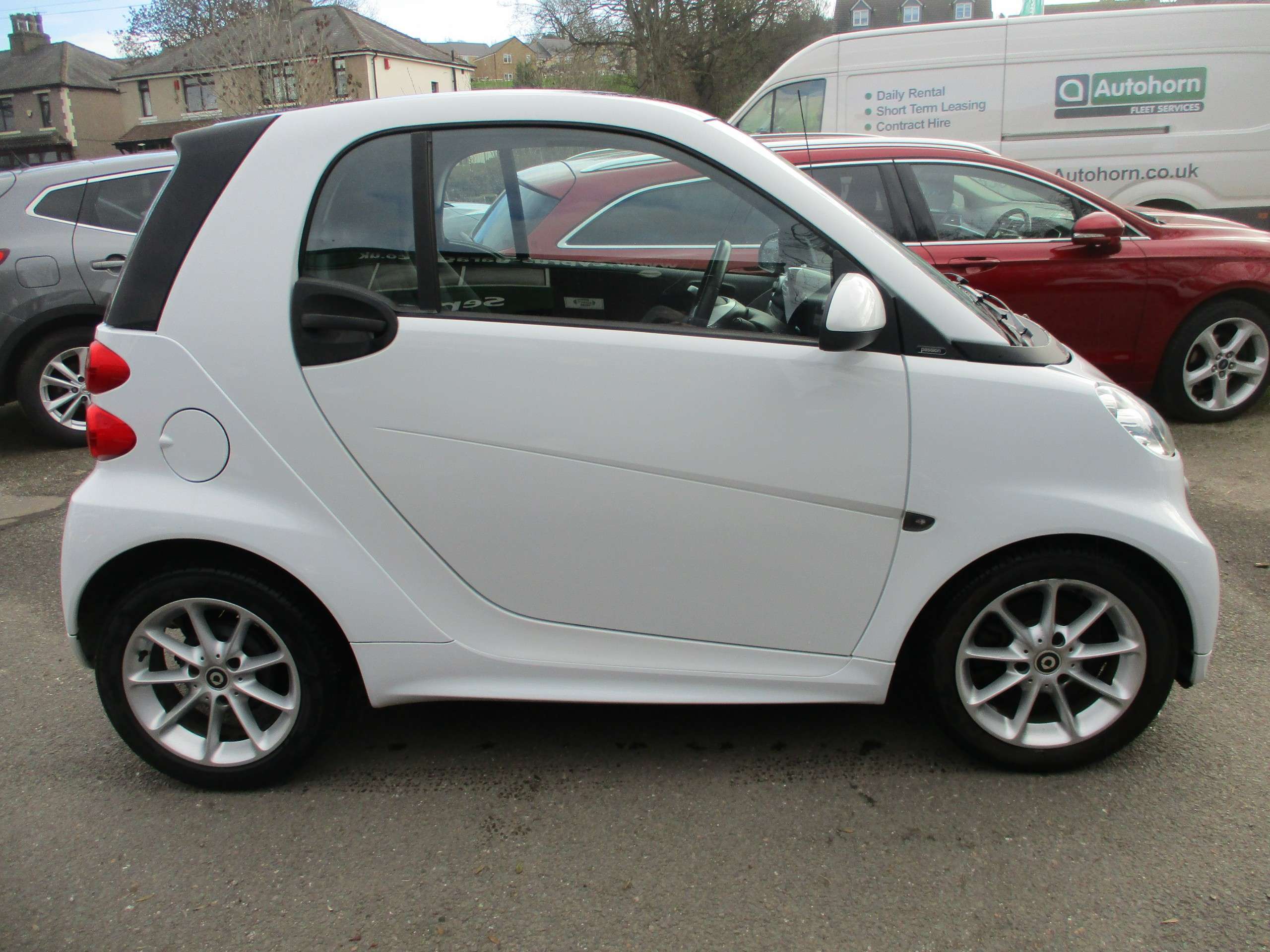 A 2013 SMART FORTWO 1.0 MHD Passion Coupe 2dr Petrol SoftTouch Euro 5 (s/s) (71 bhp) A 2013 SMART FORTWO 1.0 MHD Passion Coupe 2dr Petrol SoftTouch Euro 5 (s/s) (71 bhp)