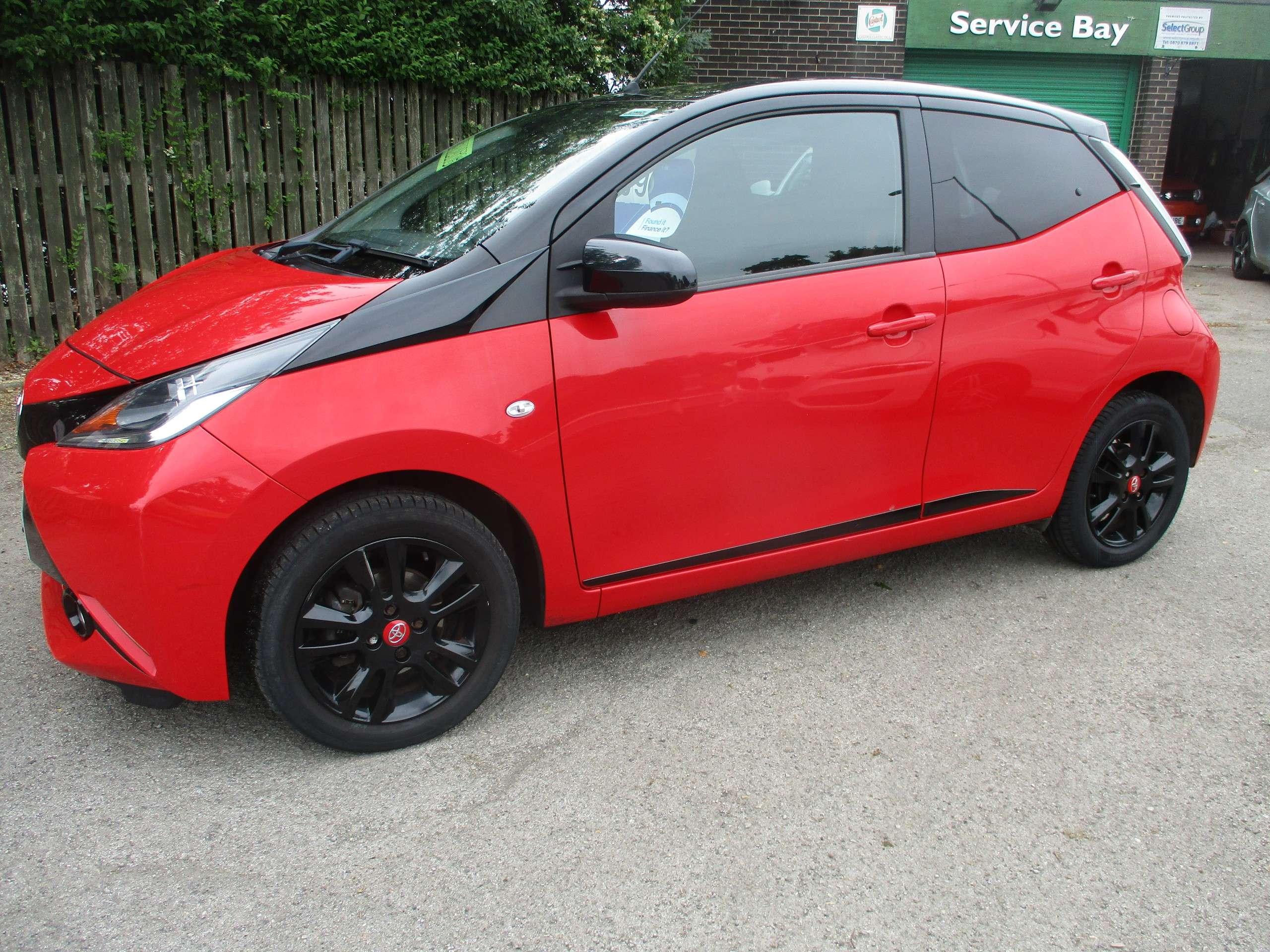 A 2017 TOYOTA AYGO 1.0 VVT-i x-cite 4 Red Bi-Tone Hatchback 5dr Petrol x-shift Euro 6 (68 ps) A 2017 TOYOTA AYGO 1.0 VVT-i x-cite 4 Red Bi-Tone Hatchback 5dr Petrol x-shift Euro 6 (68 ps)