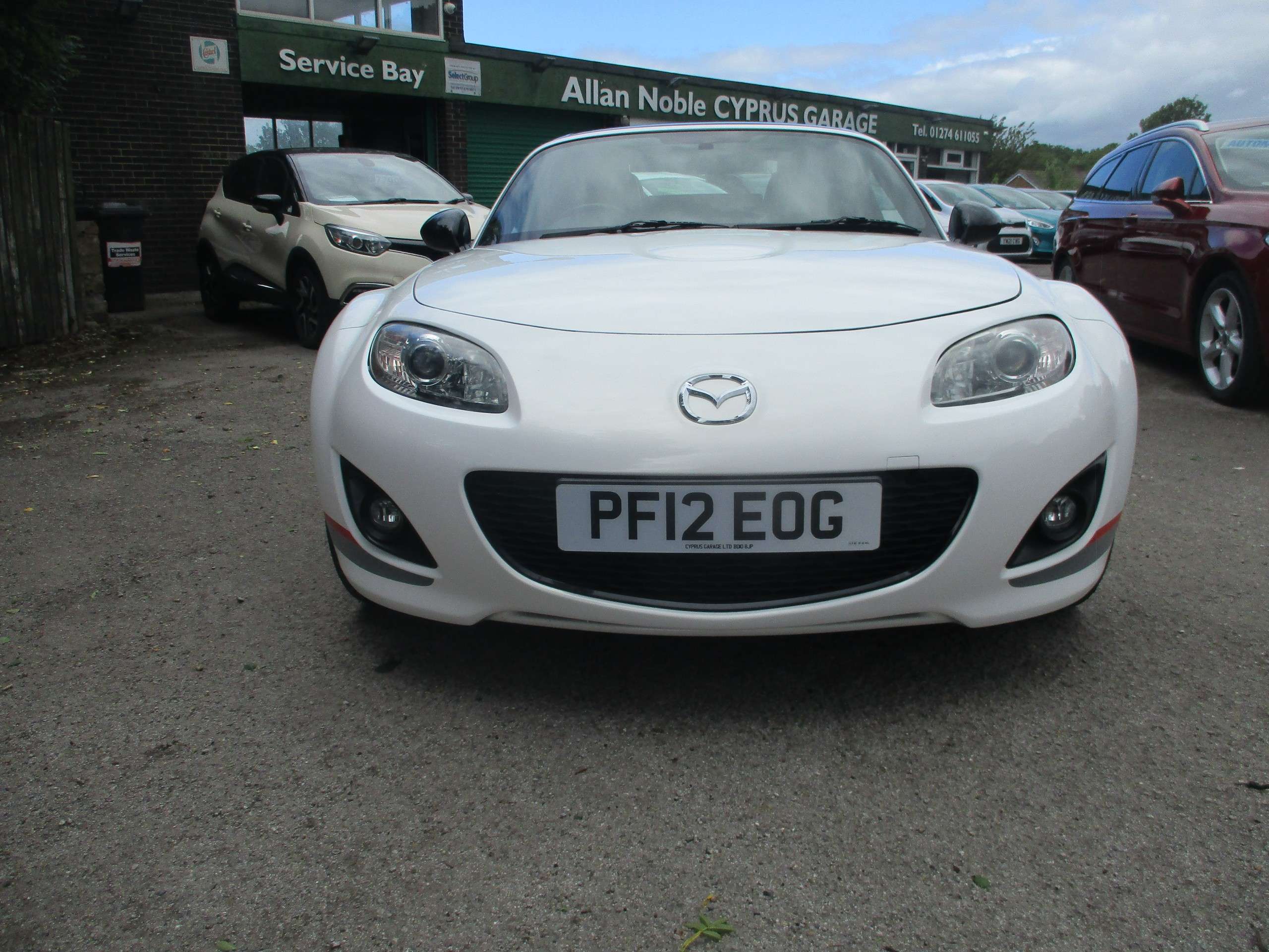 A 2012 MAZDA MX-5 2.0i Kuro Roadster 2dr Petrol Manual Euro 5 (160 ps) A 2012 MAZDA MX-5 2.0i Kuro Roadster 2dr Petrol Manual Euro 5 (160 ps)