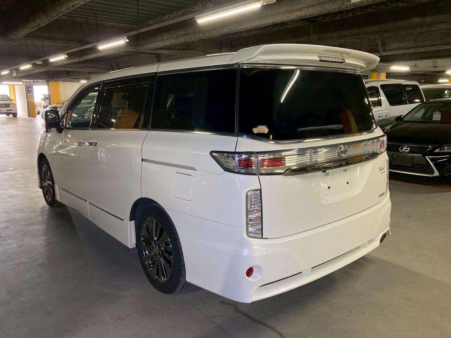 A 2015 NISSAN ELGRAND 2.5 Rider *Facelift* 5dr 8 Seats A 2015 NISSAN ELGRAND 2.5 Rider *Facelift* 5dr 8 Seats