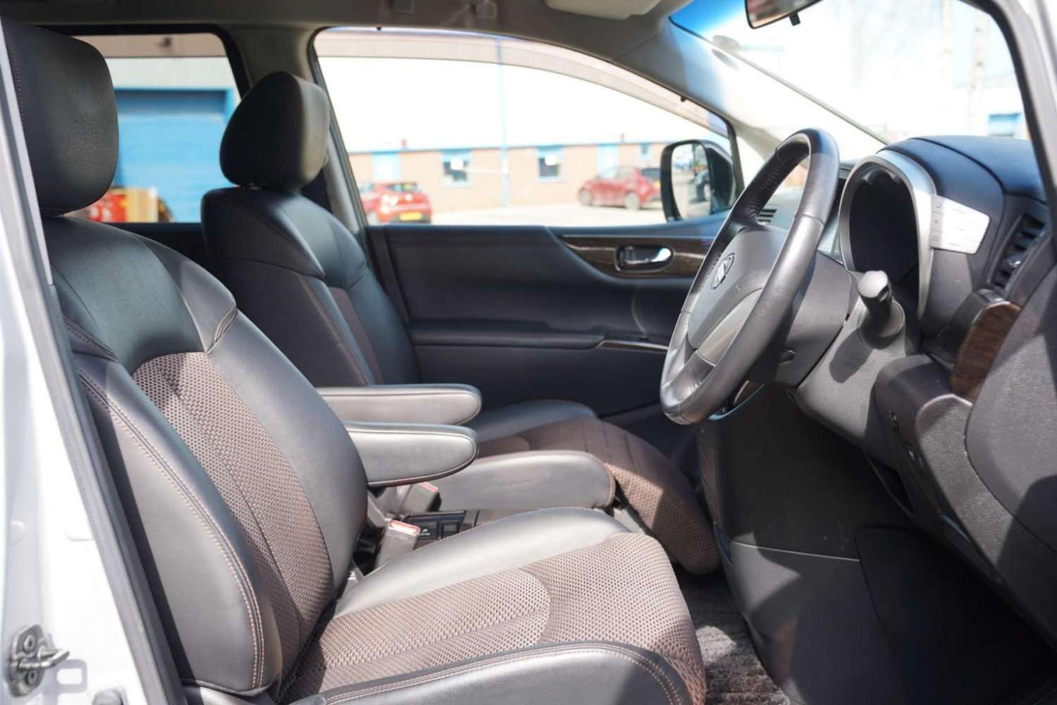 2011 NISSAN ELGRAND 2011 NISSAN ELGRAND