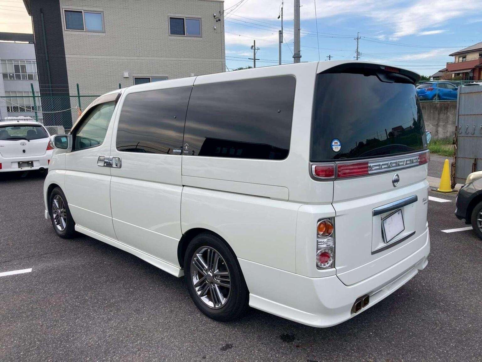 A 2006 NISSAN ELGRAND 3.5 Rider 4WD 5dr 8 Seats A 2006 NISSAN ELGRAND 3.5 Rider 4WD 5dr 8 Seats