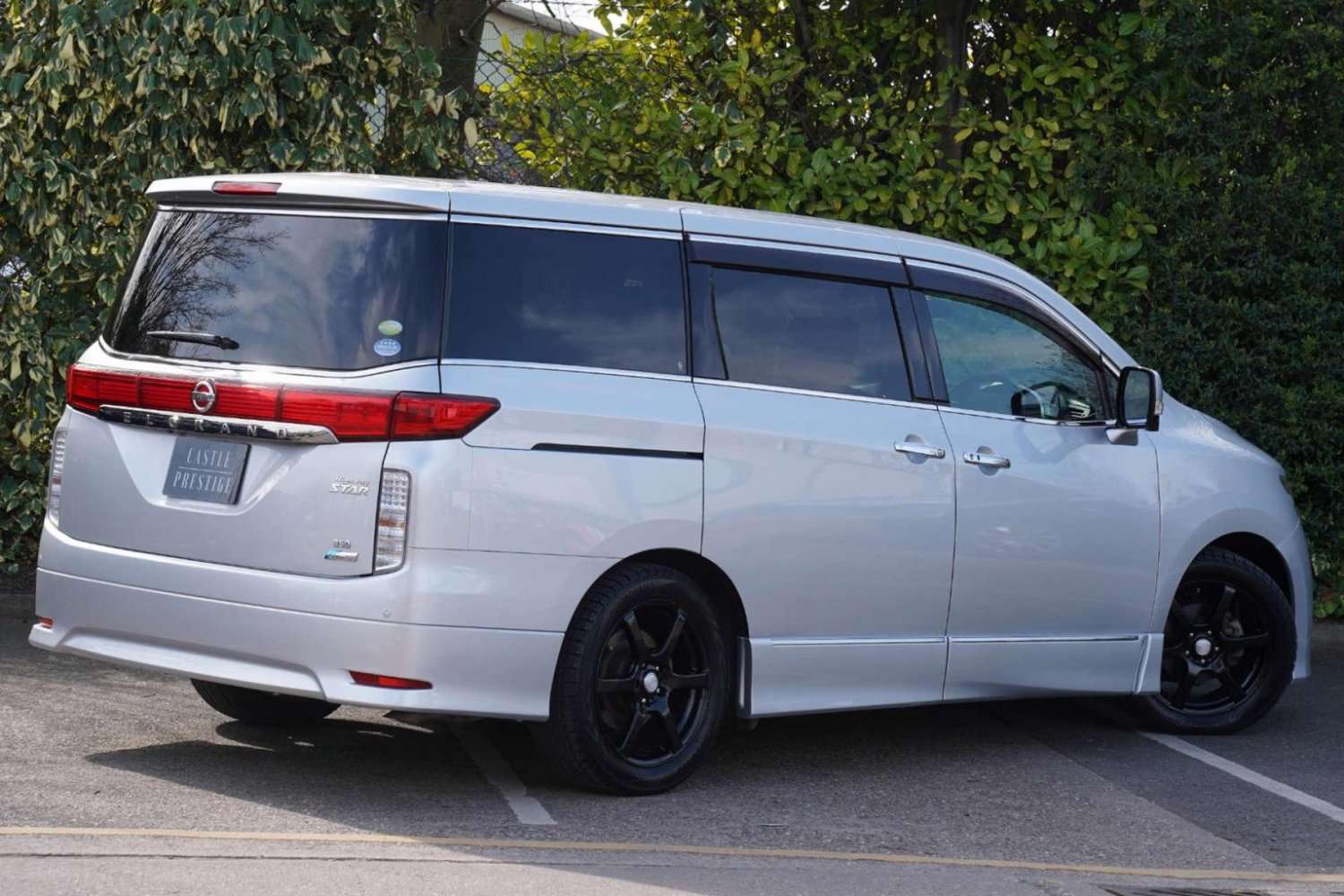 A 2011 NISSAN ELGRAND 3.5 V6 Highway Star 5dr 7 Seats A 2011 NISSAN ELGRAND 3.5 V6 Highway Star 5dr 7 Seats