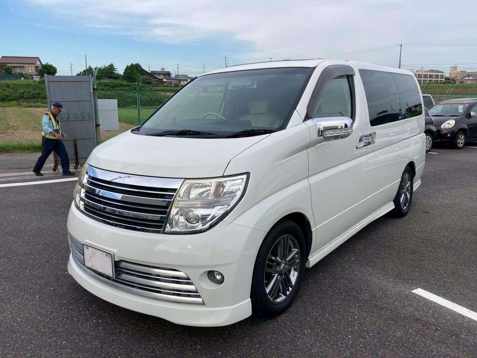 A 2006 NISSAN ELGRAND 3.5 Rider 4WD 5dr 8 Seats A 2006 NISSAN ELGRAND 3.5 Rider 4WD 5dr 8 Seats