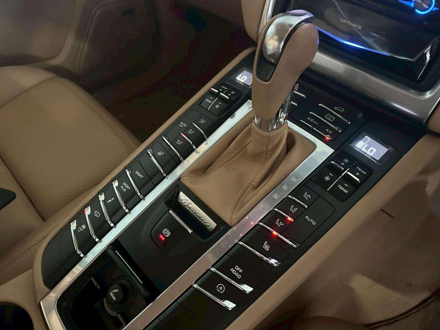 2015 PORSCHE MACAN 2015 PORSCHE MACAN