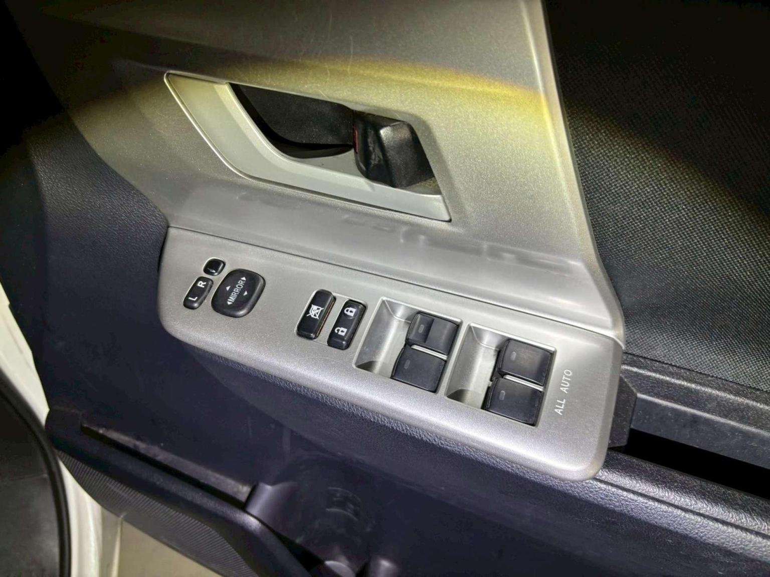 2010 TOYOTA VOXY 2010 TOYOTA VOXY