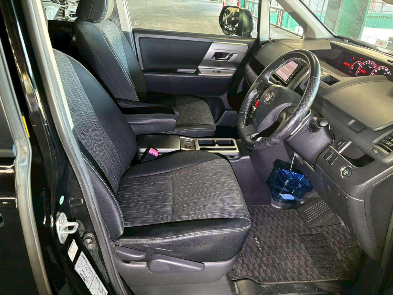 2012 TOYOTA VOXY 2012 TOYOTA VOXY