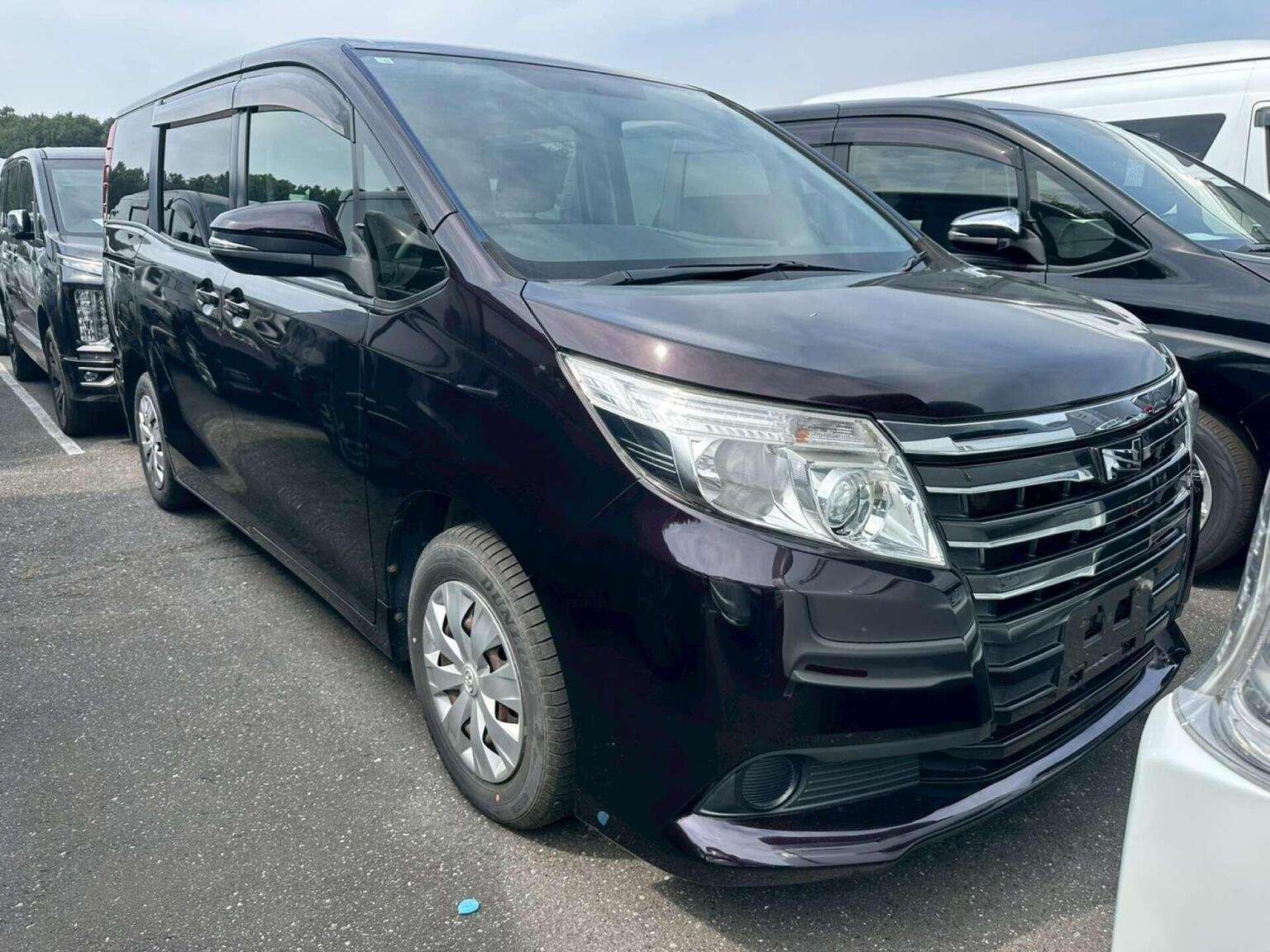 A 2014 TOYOTA NOAH 2.0 X 5dr 7 Seats A 2014 TOYOTA NOAH 2.0 X 5dr 7 Seats