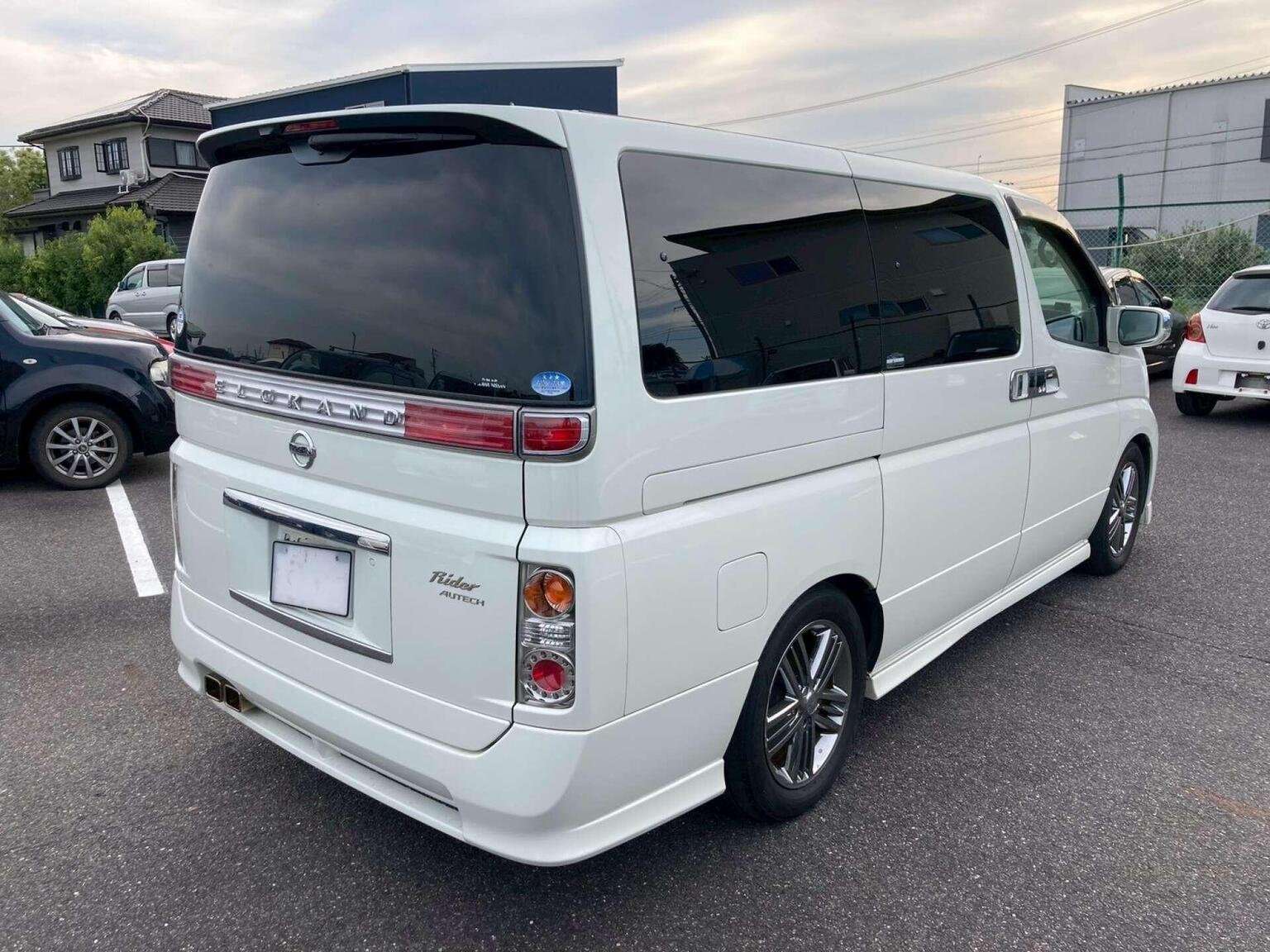 A 2006 NISSAN ELGRAND 3.5 Rider 4WD 5dr 8 Seats A 2006 NISSAN ELGRAND 3.5 Rider 4WD 5dr 8 Seats