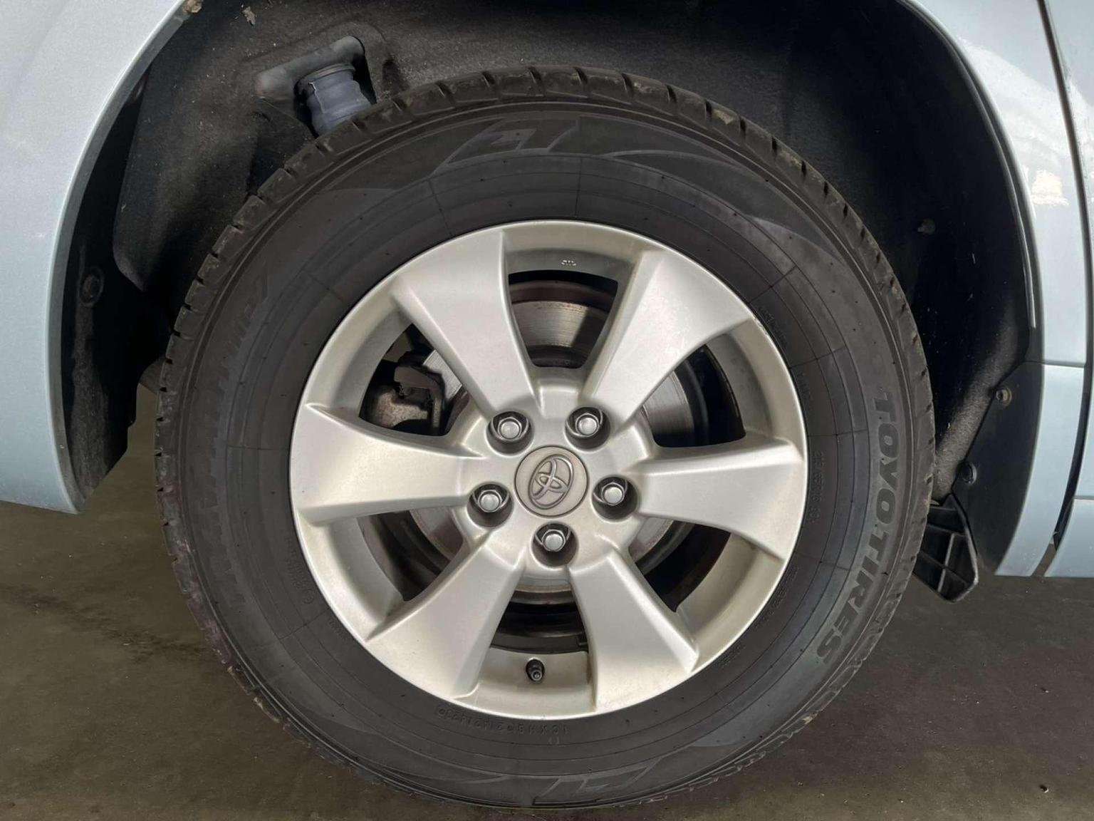 A 2012 TOYOTA VELLFIRE 2.4X 4WD A 2012 TOYOTA VELLFIRE 2.4X 4WD