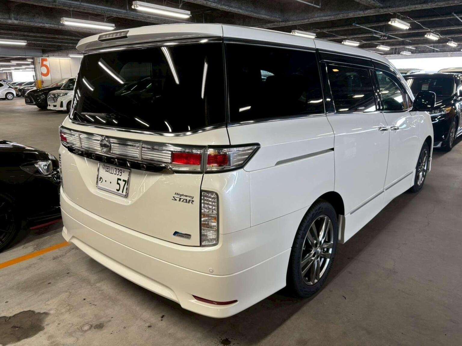 A 2012 NISSAN ELGRAND 250HIGHWAY STAR URBAN CHROME A 2012 NISSAN ELGRAND 250HIGHWAY STAR URBAN CHROME