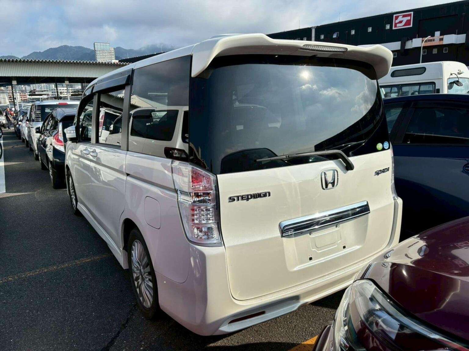 A 2010 HONDA STEPWAGON SPADA S A 2010 HONDA STEPWAGON SPADA S