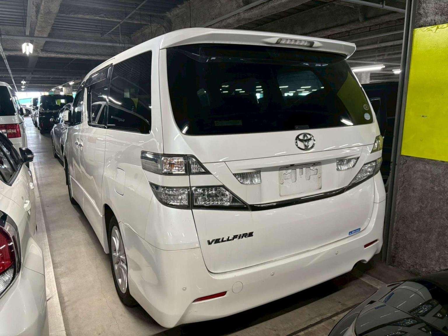 A 2010 TOYOTA VELLFIRE 2.4Z PLATINUM SELECTION 5DR 7 SEATS A 2010 TOYOTA VELLFIRE 2.4Z PLATINUM SELECTION 5DR 7 SEATS