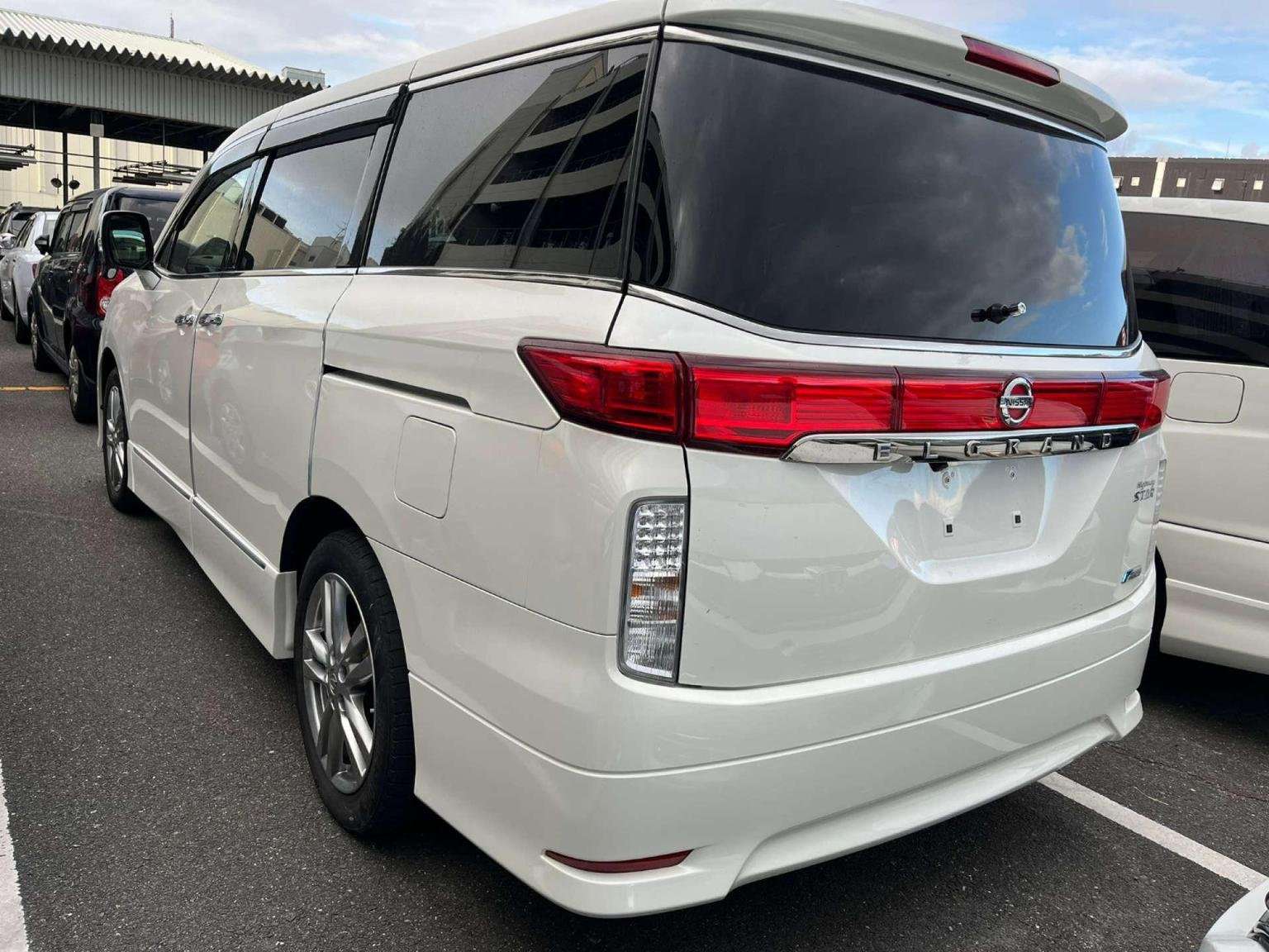 2012 NISSAN ELGRAND 2012 NISSAN ELGRAND