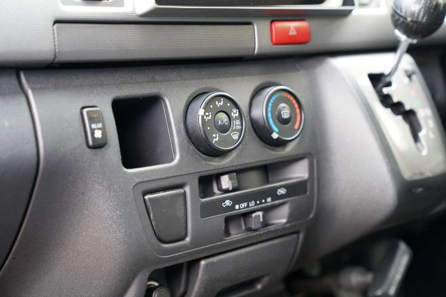 2010 TOYOTA HIACE 2010 TOYOTA HIACE