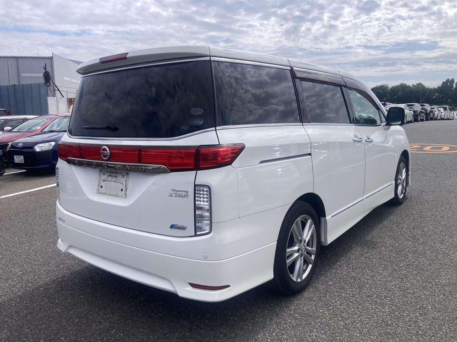 2010 NISSAN ELGRAND 2010 NISSAN ELGRAND