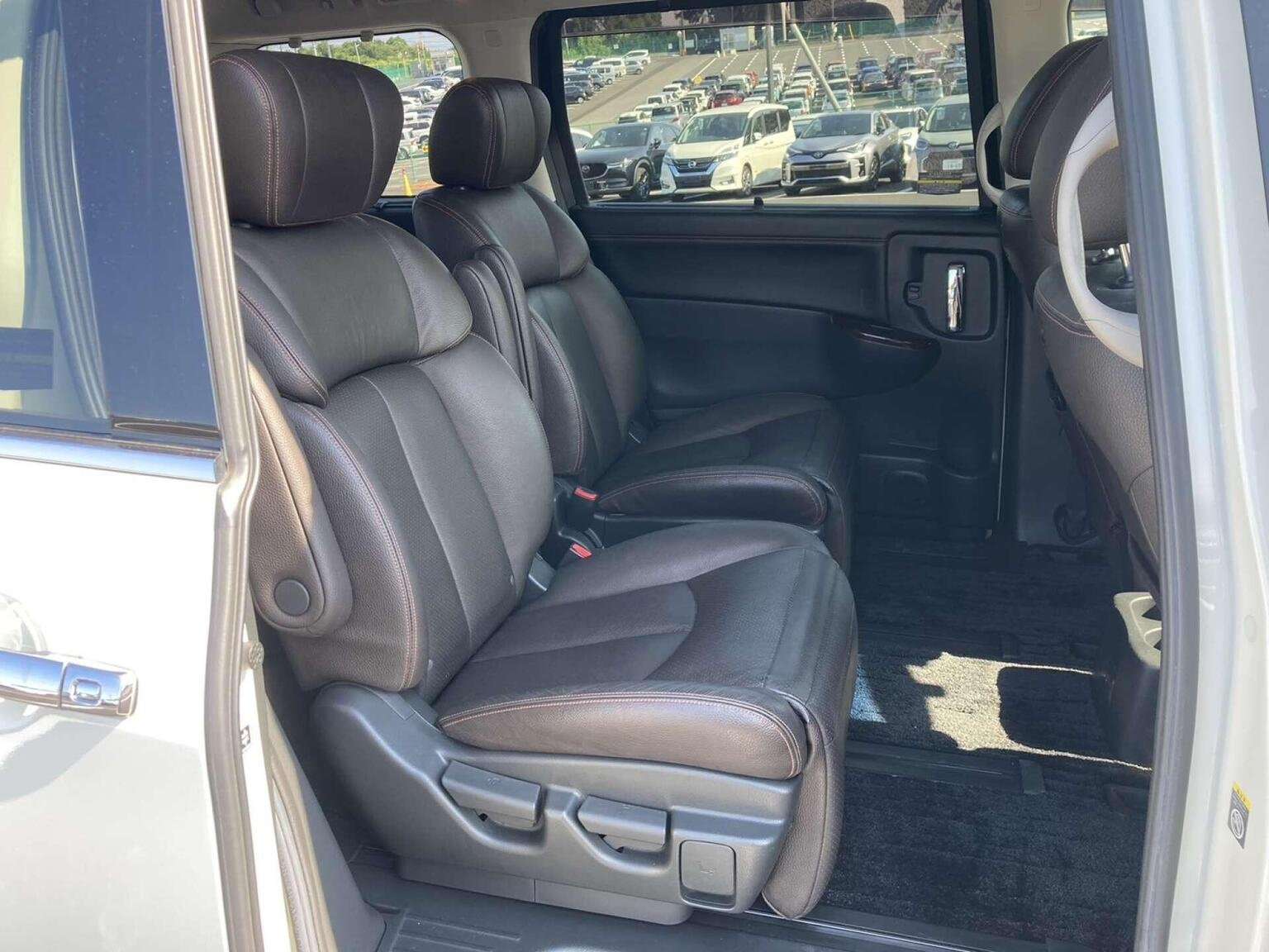 2010 NISSAN ELGRAND 2010 NISSAN ELGRAND