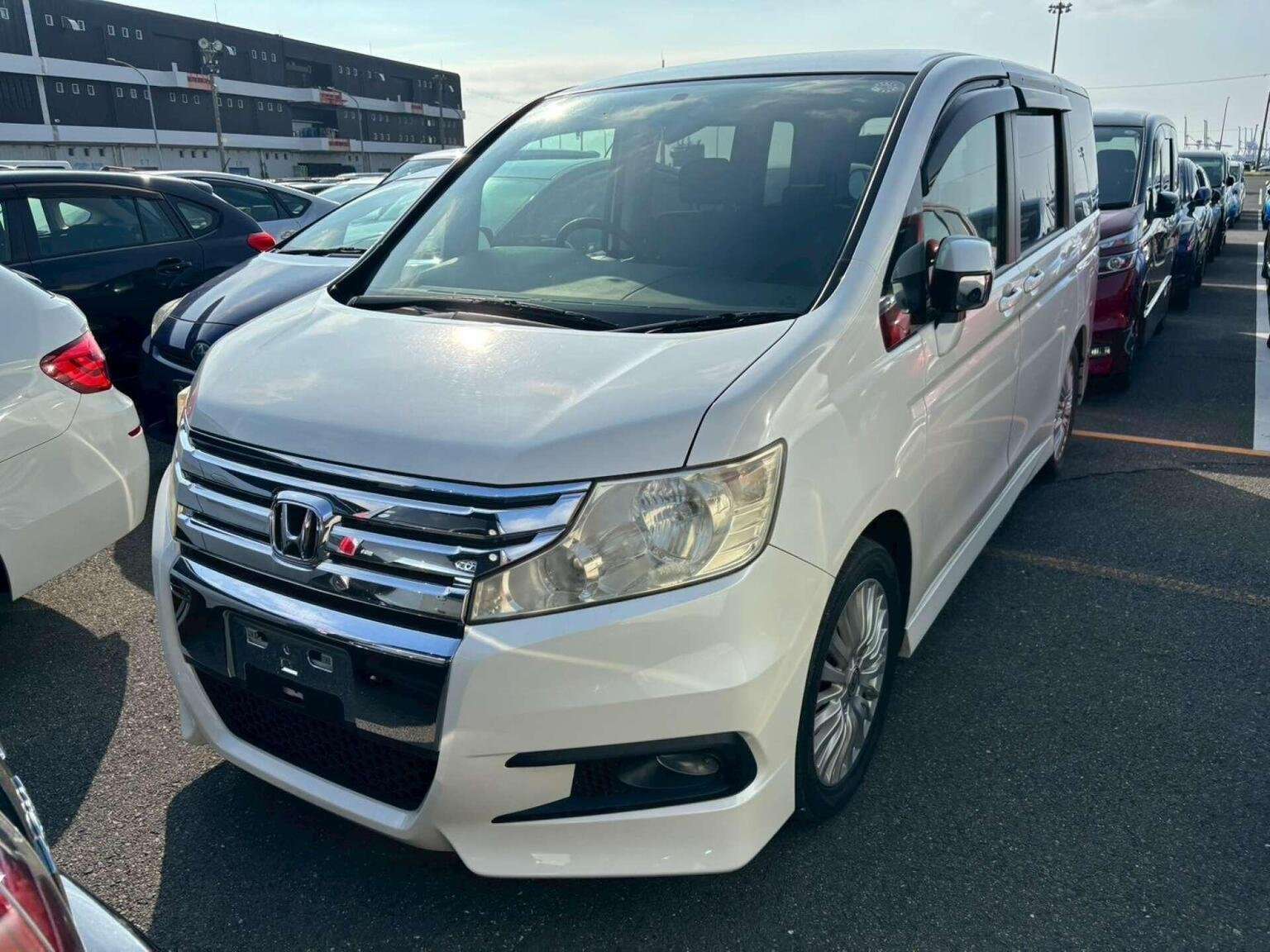 A 2010 HONDA STEPWAGON SPADA S A 2010 HONDA STEPWAGON SPADA S