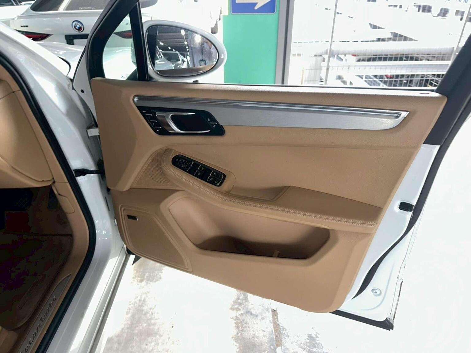 2015 PORSCHE MACAN 2015 PORSCHE MACAN