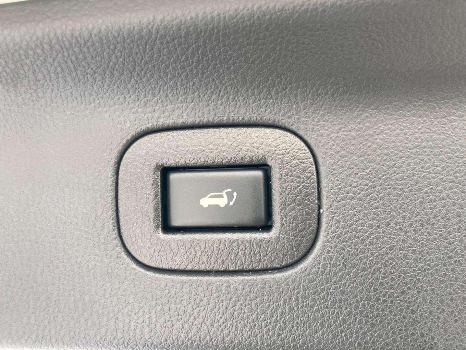 2012 NISSAN ELGRAND 2012 NISSAN ELGRAND