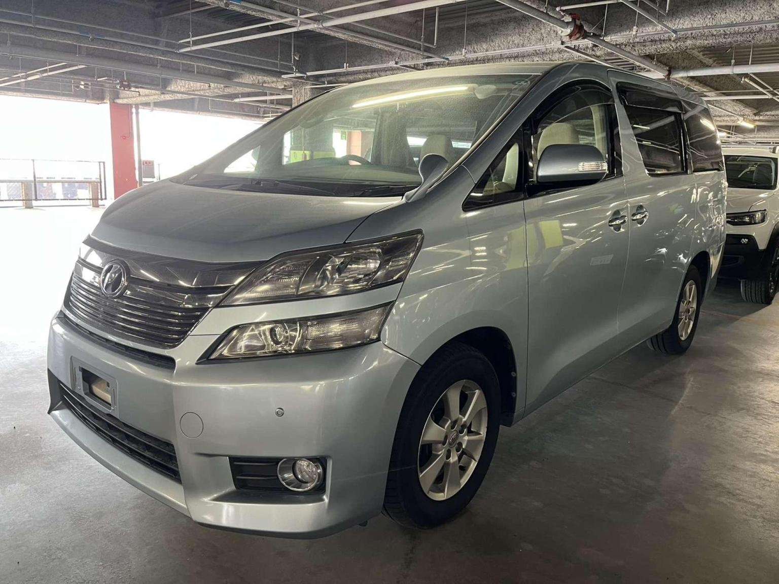 A 2012 TOYOTA VELLFIRE 2.4X 4WD A 2012 TOYOTA VELLFIRE 2.4X 4WD